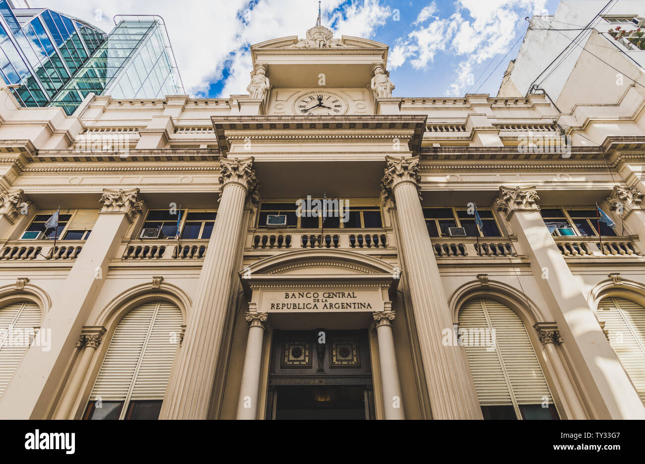 Bâtiment de la Banque nationale de l'Argentine à Buenos Aires lors d'une journée ensoleillée Banque D'Images