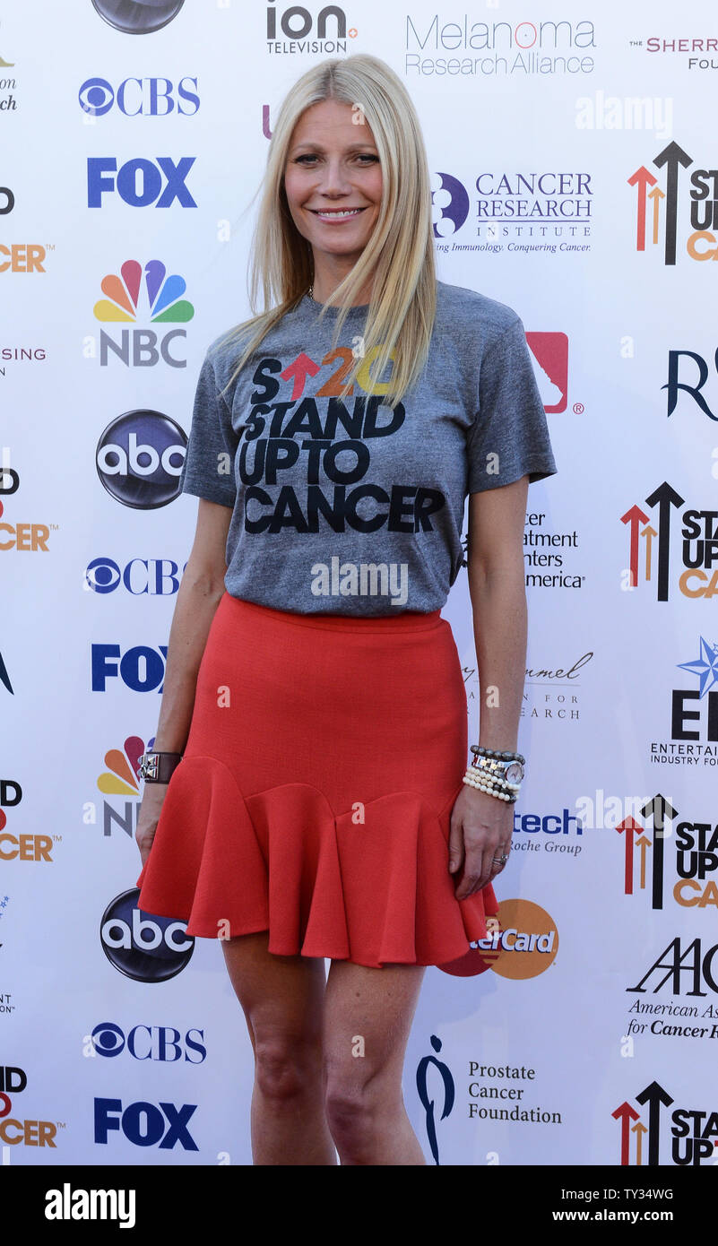 L'actrice Gwyneth Paltrow assiste à l'émission télévisée Stand Up to Cancer évènement de collecte de fonds de l'industrie du divertissement Foundation (EIF) au Shrine Auditorium à Los Angeles le 7 septembre 2012. UPI/Jim Ruymen Banque D'Images