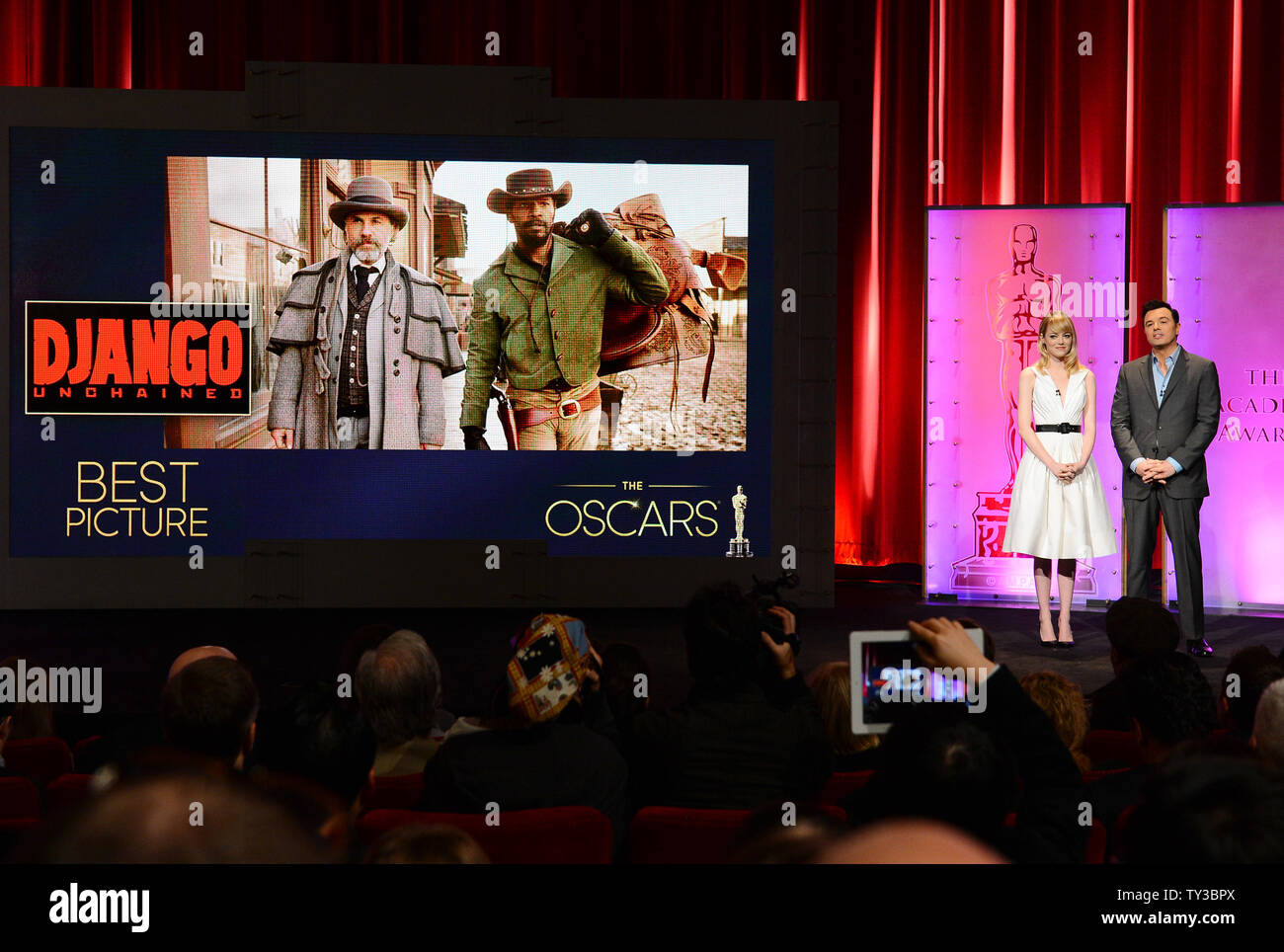 Les nominés aux Oscars pour la meilleure photo sont annoncées par Seth MacFarlane et Emma Stone au Samuel Goldwyn Theater de Los Angeles, Californie le 10 janvier 2013. La 85e assemblée annuelle de remise des Oscars aura lieu le 24 février. UPI/Jim Ruymen Banque D'Images