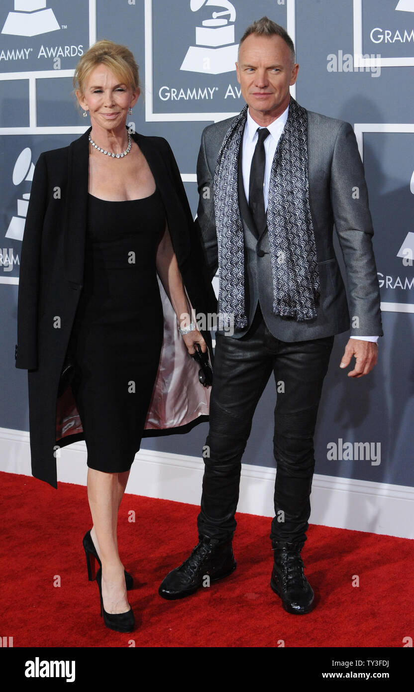 Musicien Sting et sa femme Trudie Styler arrivent à la 55e cérémonie annuelle de remise des prix Grammy au Staples Center de Los Angeles le 10 février 2013. UPI/Jim Ruymen Banque D'Images