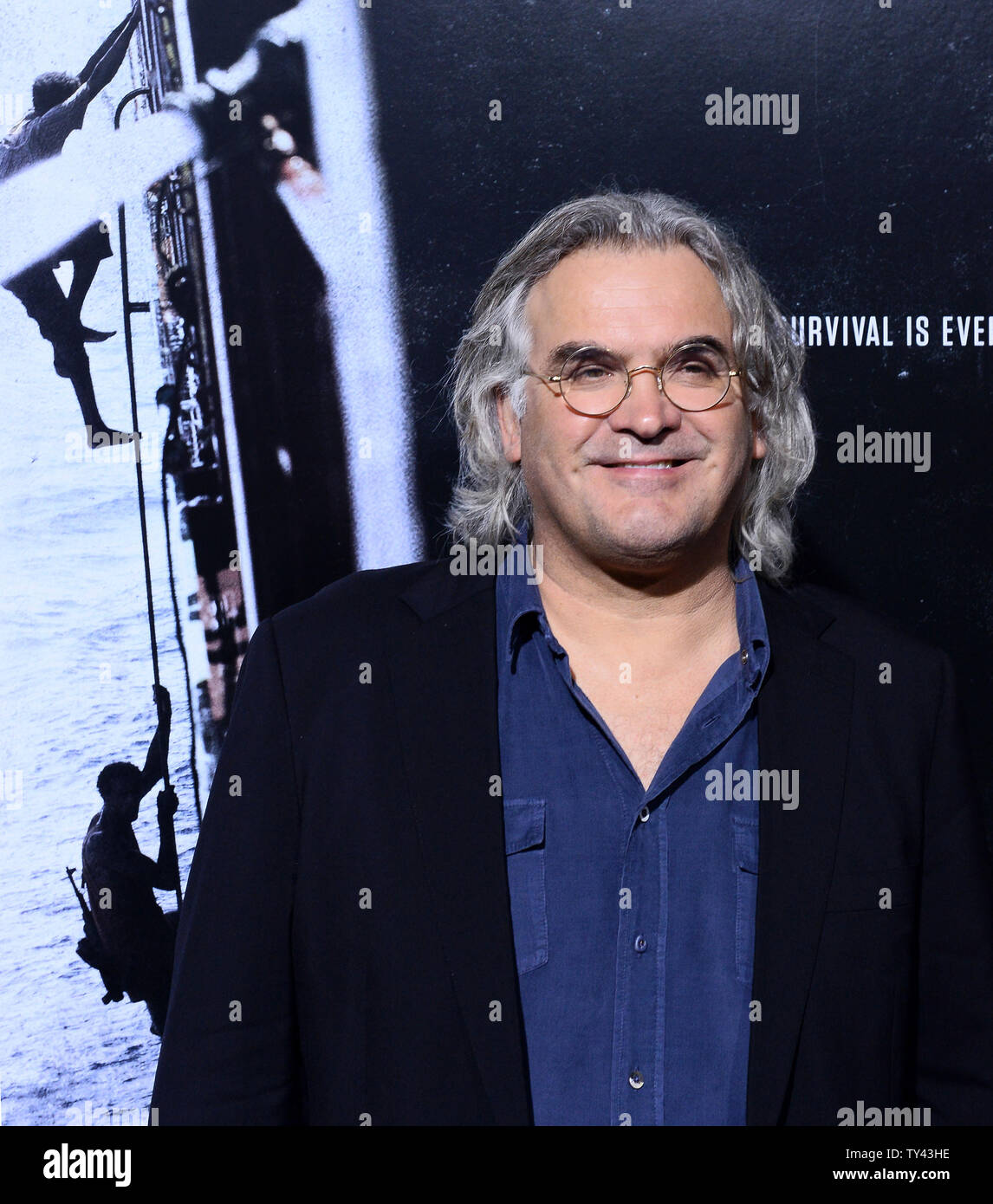 Paul Greengrass directeur assiste à la première de son nouveau film biographique thriller "Capitaine Phillips' à l'Academy of Motion Picture Arts & Sciences à Beverly Hills, Californie le 30 septembre 2013. Le film est l'histoire vraie du capitaine Richard Phillips et le MV battant pavillon américain Maersk Alabama's 2009 détournement par les pirates somaliens. L'Alabama est le premier cargo américain d'être détournée dans deux cents ans. UPI/Jim Ruymen Banque D'Images