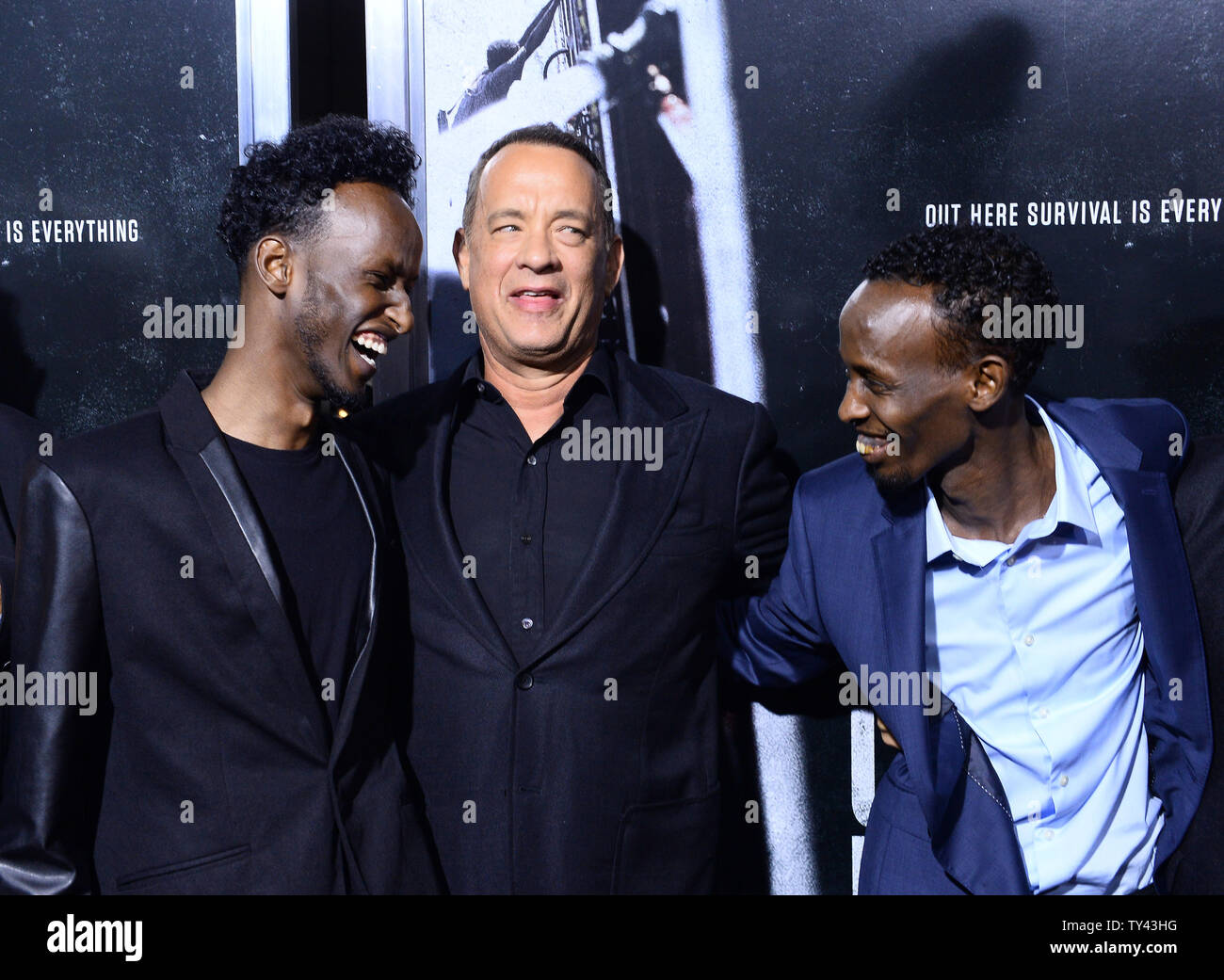 Acteurs Mahat M. Ali, Tom Hanks, et Barkhad Abdi (L-R) assister à la première de The biographical motion picture thriller "Capitaine Phillips' à l'Academy of Motion Picture Arts & Sciences à Beverly Hills, Californie le 30 septembre 2013. Le film est l'histoire vraie du capitaine Richard Phillips et le MV battant pavillon américain Maersk Alabama's 2009 détournement par les pirates somaliens. L'Alabama est le premier cargo américain d'être détournée dans deux cents ans. UPI/Jim Ruymen Banque D'Images
