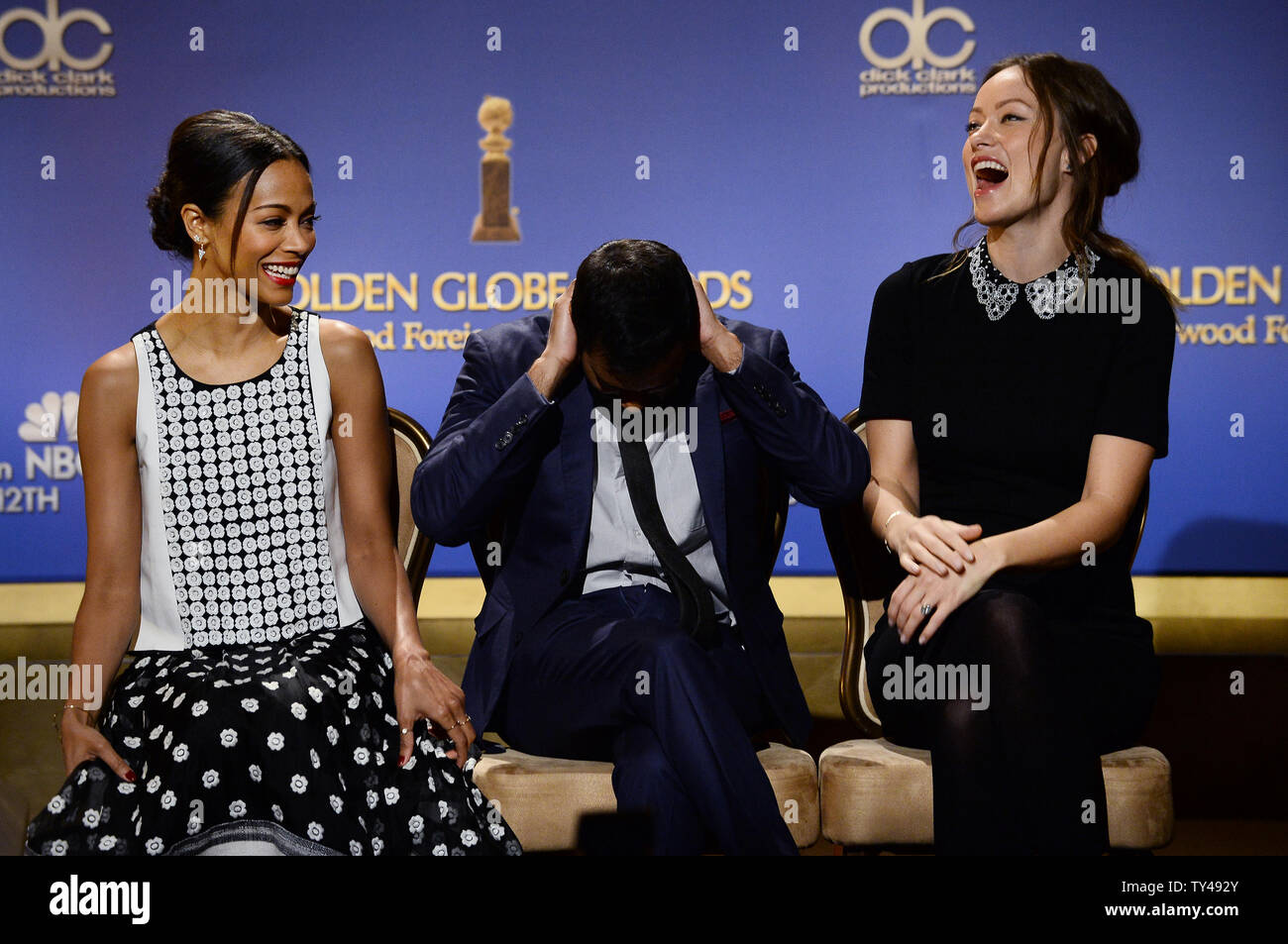 Acteurs Zoe Saldana, Aziiz Ansari et Olivia Wilde (L-R) se préparer pour la 71e Golden Globe Awards annuels annonces au Beverly Hilton Hotel à Beverly Hills, Californie le 12 décembre 2013. Les gagnants seront annoncés lors d'une émission diffusée sur NBC le 12 janvier 2014. UPI/Jim Ruymen Banque D'Images