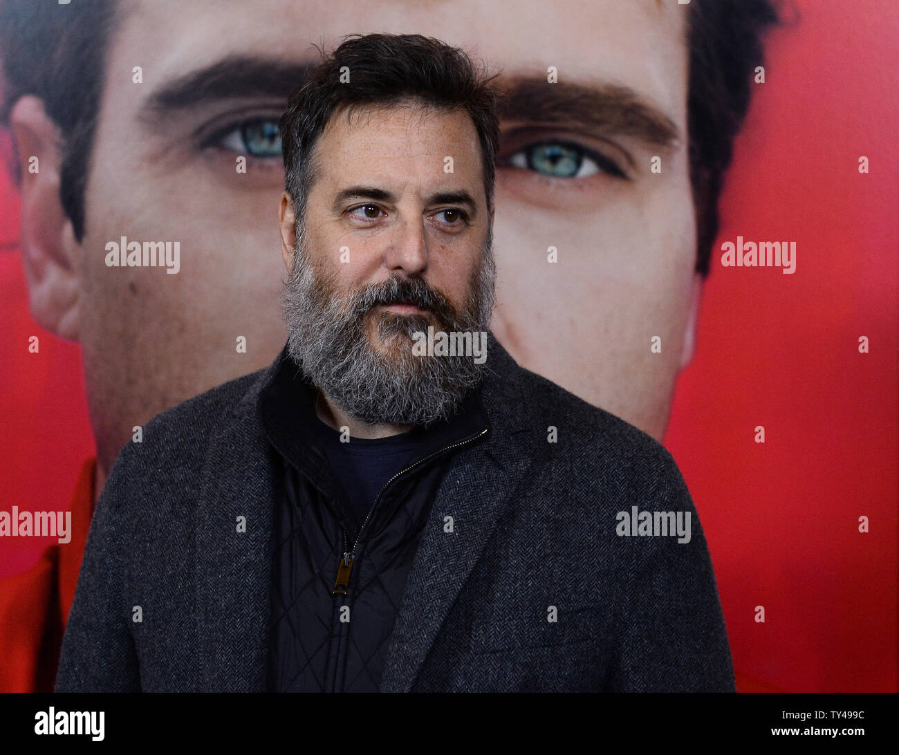 Réalisateur Mark Romanek assiste à la première de la comédie romantique de science-fiction motion picture drama «Son» à la Directors Guild of America (DGA) à Los Angeles le 12 décembre 2013. Le Spike Jonze écrit et réalisé film raconte l'histoire d'un seul écrivain qui développe une relation improbable avec son nouveau système d'exploitation pour répondre à ses besoins. UPI/Jim Ruymen Banque D'Images