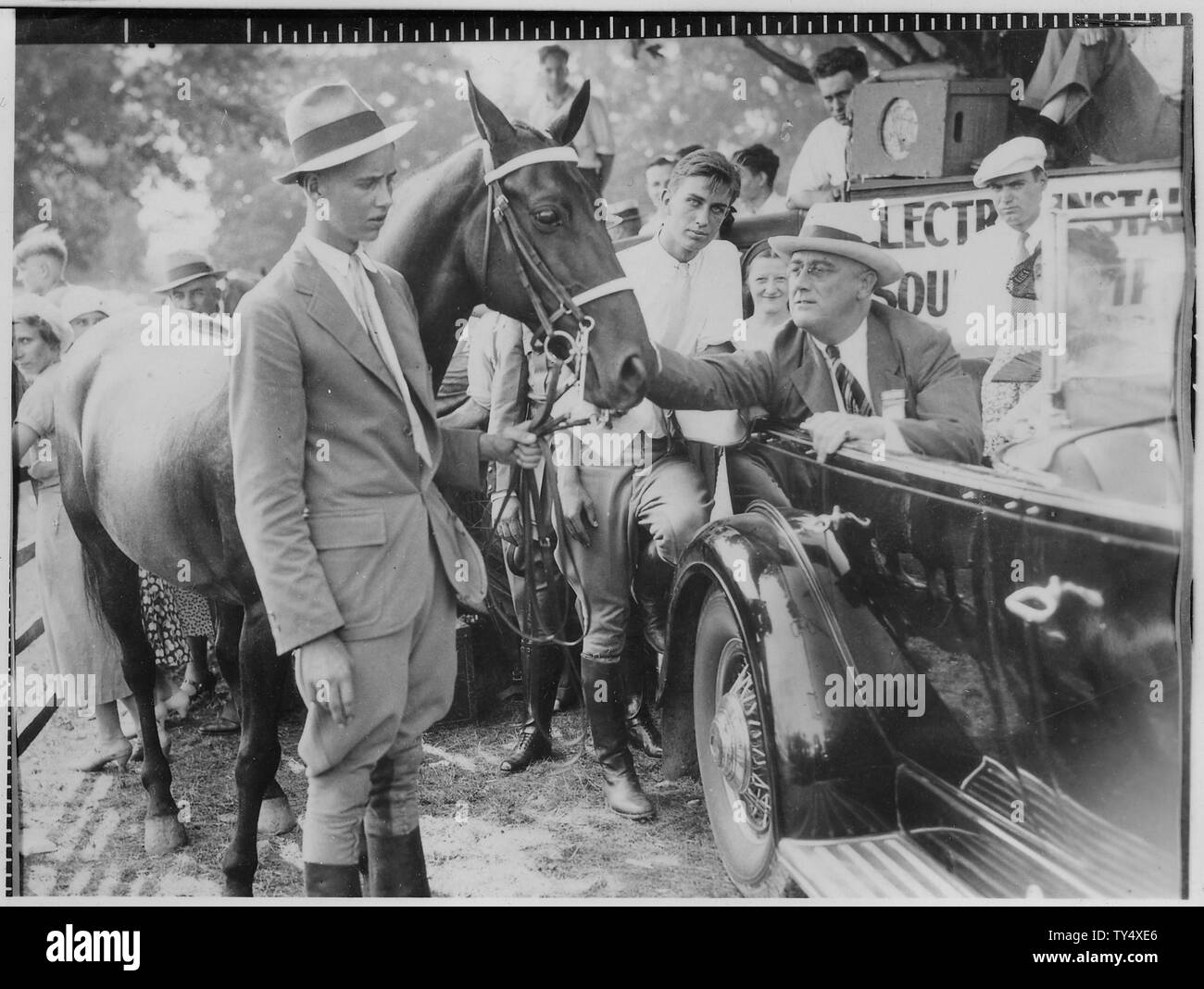 Franklin D. Roosevelt, John, Franklin D. Roosevelt Jr., et Sara Delano Roosevelt à Rhinebeck, N.Y Banque D'Images