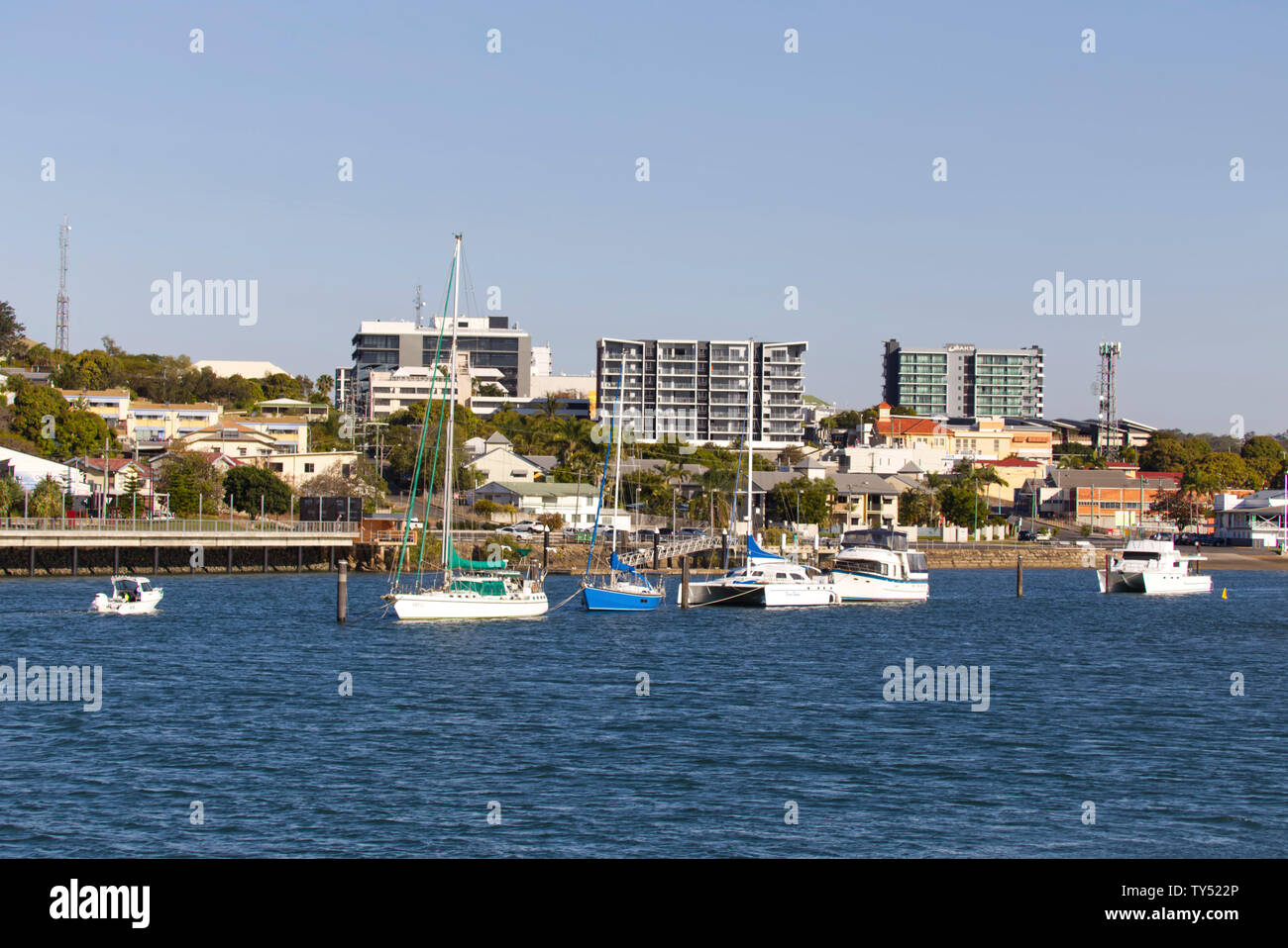Yachts et bateaux de plaisance ancrés dans le fleuve à l'Australie Queensland Gladstone Banque D'Images