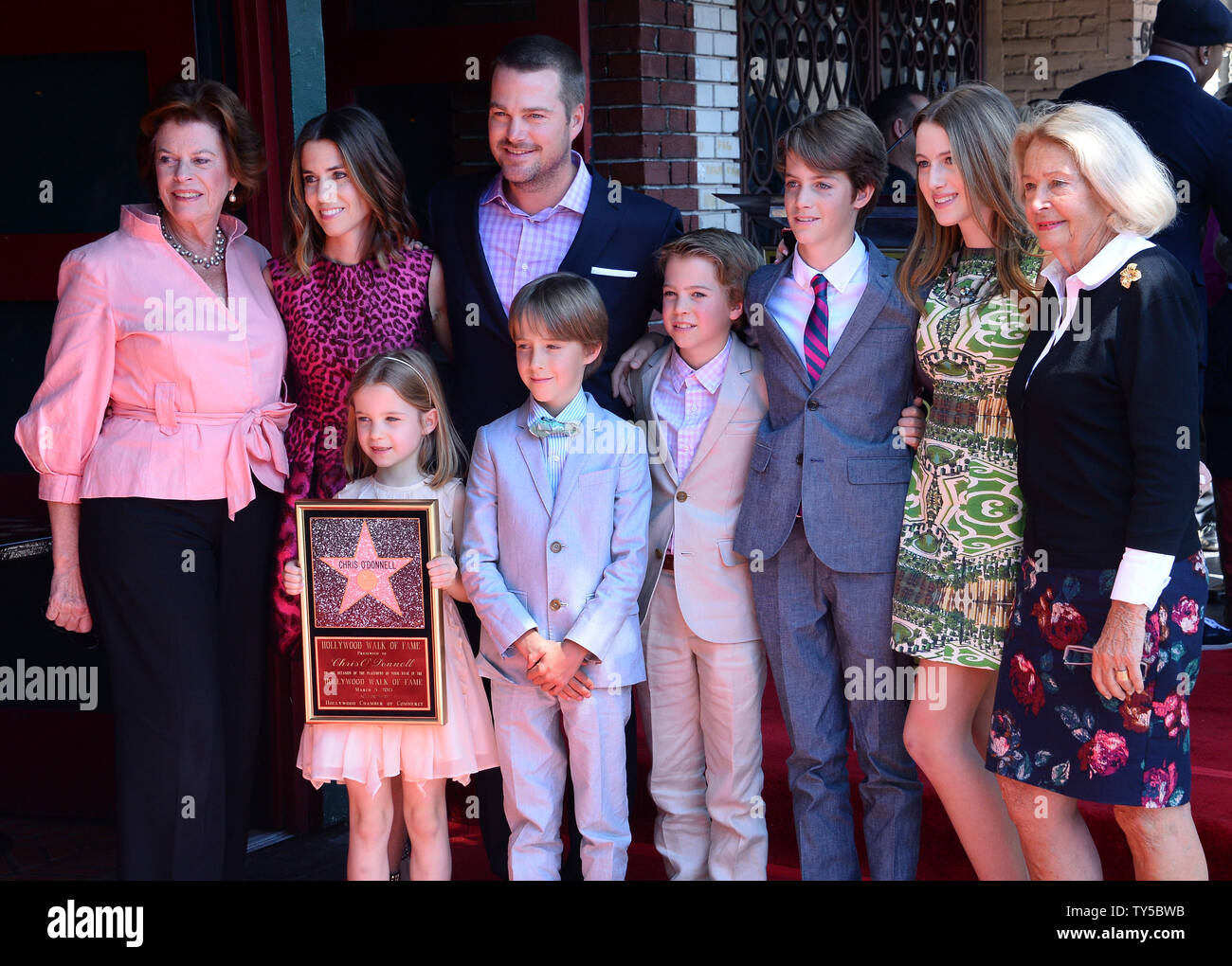 L Acteur Chris O Donnell Rassemble Avec Son Epouse Caroline Fentress 2e L Et Leurs Enfants Maeve Frances Finley Charles Mchugh Christopher Eugene Et Lily Anne L R L Avant Plan Et Chris Mere Julie Ann Compatible Rohs