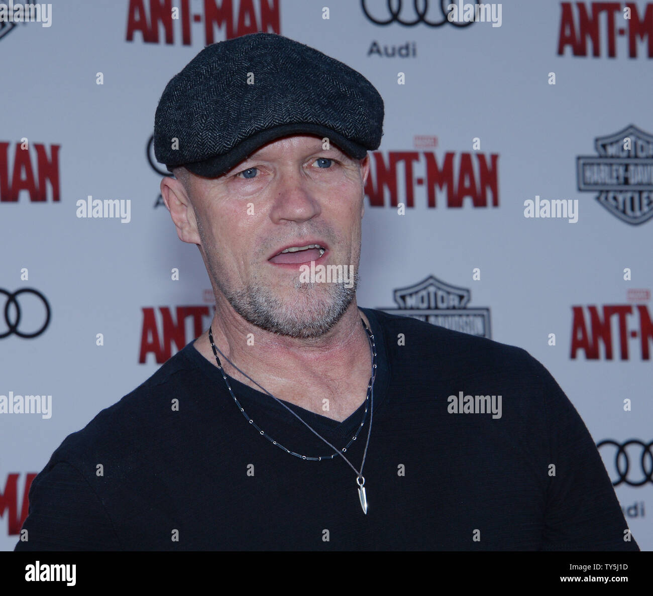 L'acteur Michael Rooker assiste à la première de the motion picture sci-fi  'Ant-Man' au Kodak Theater dans la section Hollywood de Los Angeles le 29  juin 2015. Scénario : armé d'un super-suit