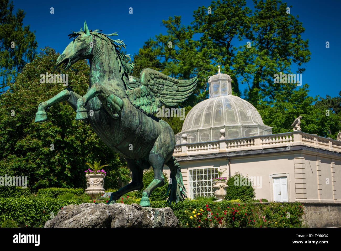 Belle statue en bronze de Pegasus dans Mirabellgarten, Salzbourg Banque D'Images