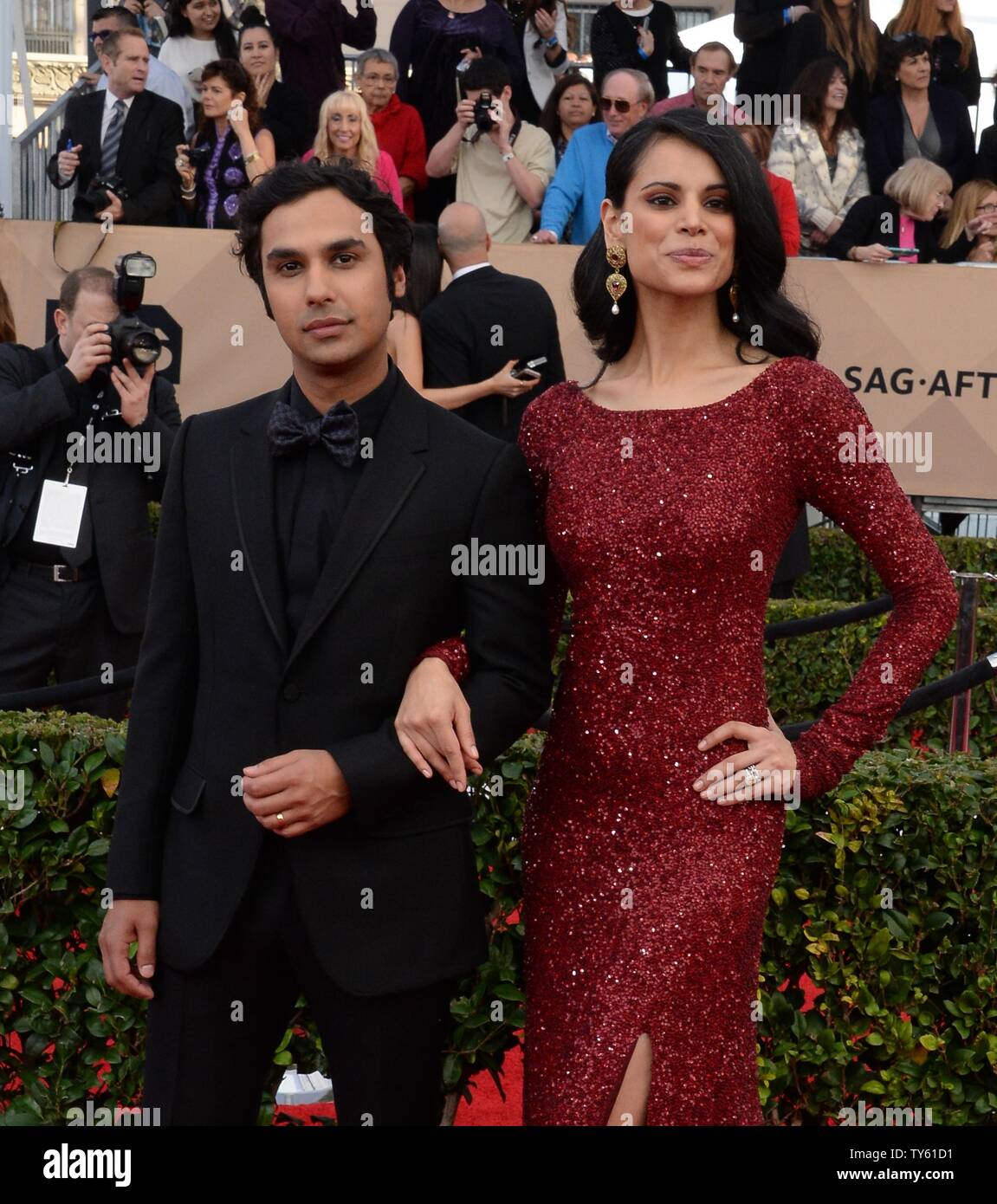 Kunal Nayyar acteur et Neha Kapur assister à la 22e assemblée annuelle des Screen Actors Guild Awards au Shrine Auditorium & Expo Hall à Los Angeles, Californie le 30 janvier 2016. Photo par Jim Ruymen/UPI Banque D'Images