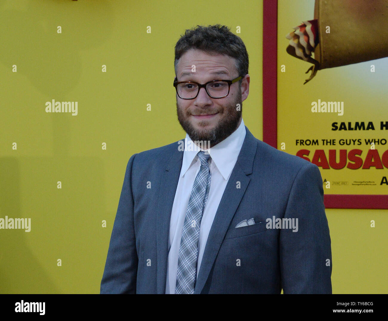 L'acteur Seth Rogen, la voix de Frank/Sergeant Pepper dans l'animated motion photo comédie 'Sausage Party' assiste à la première du film au Regency Village Theatre dans la section de Westwood Los Angeles le 9 août 2016. Scénario : une saucisse s'efforce de découvrir la vérité sur son existence. Photo par Jim Ruymen/UPI Banque D'Images