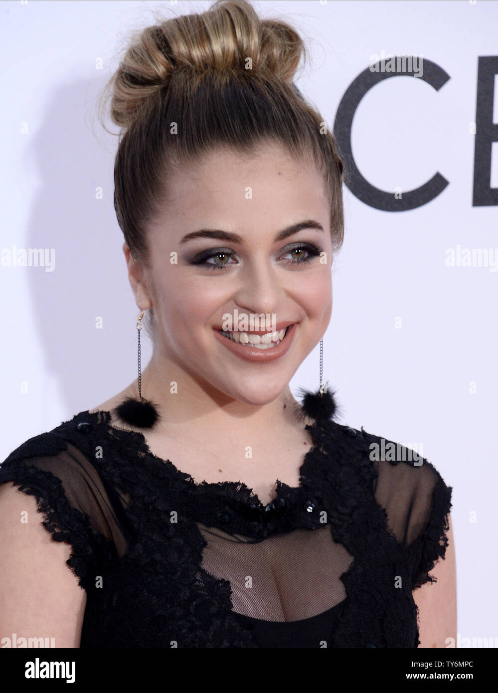 Personnalite Internet Ariel Bebe Assiste A La 43e People S Choice Awards Annuels Au Theatre De Los Angeles Le 18 Janvier 17 Photo Par Jim Ruymen Upi Photo Stock Alamy