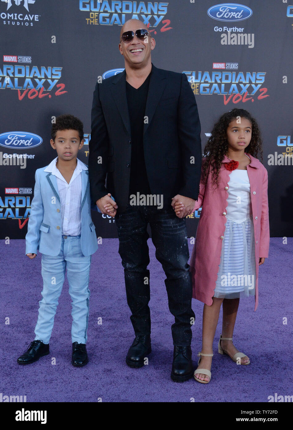 Acteur, Vin Diesel et son fils Vincent Sinclair (L) et sa fille Hania Riley  Sinclair assister à la première mondiale de la motion picture sci-fi  'gardiens de la Galaxie Tome 2' à