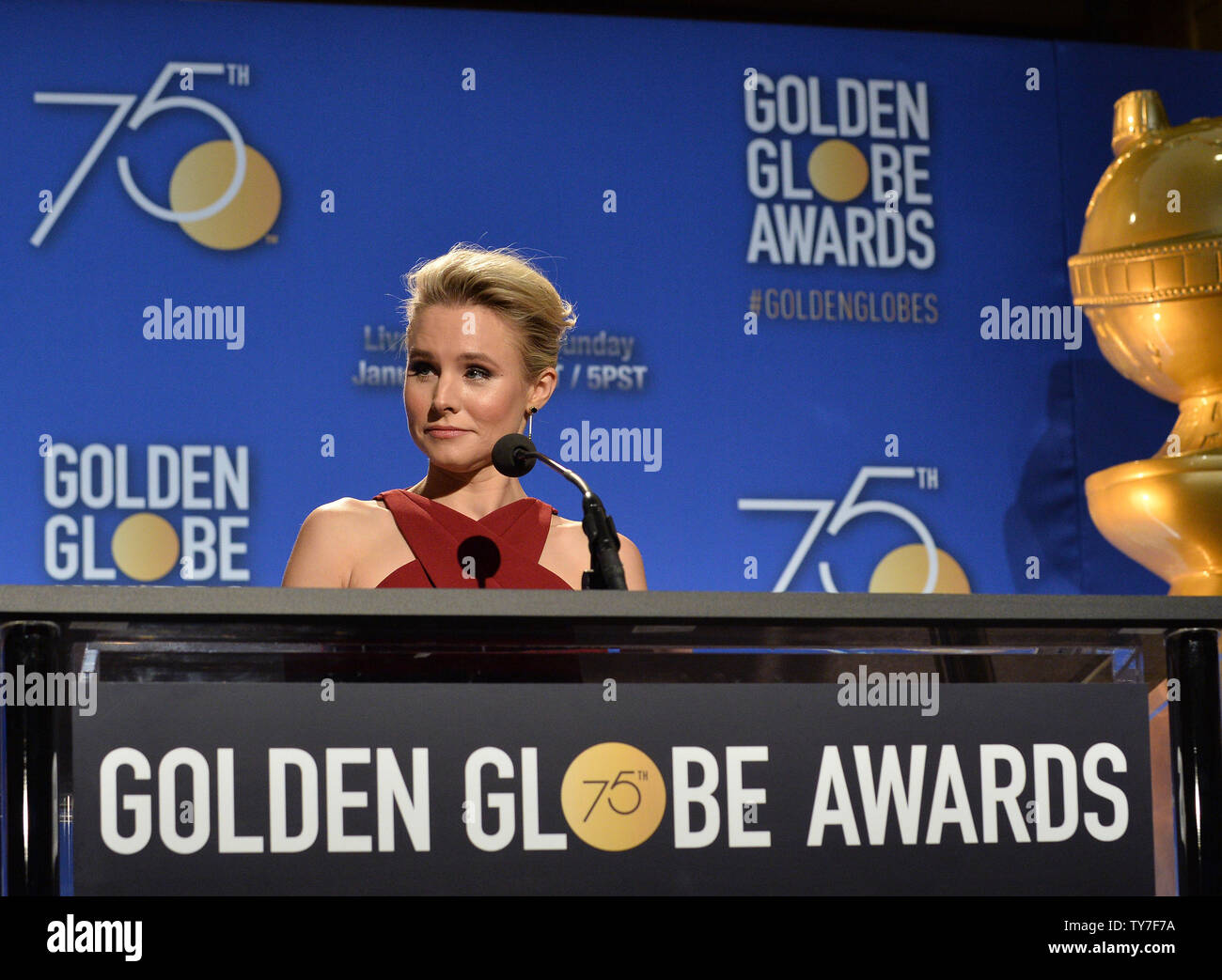 L'actrice Kristen Bell annonce les nominés pour le 75e assemblée Golden Globe Awards au Beverly Hilton Hotel à Beverly Hills, Californie le 11 décembre 2017. Photo par Jim Ruymen/UPI Banque D'Images