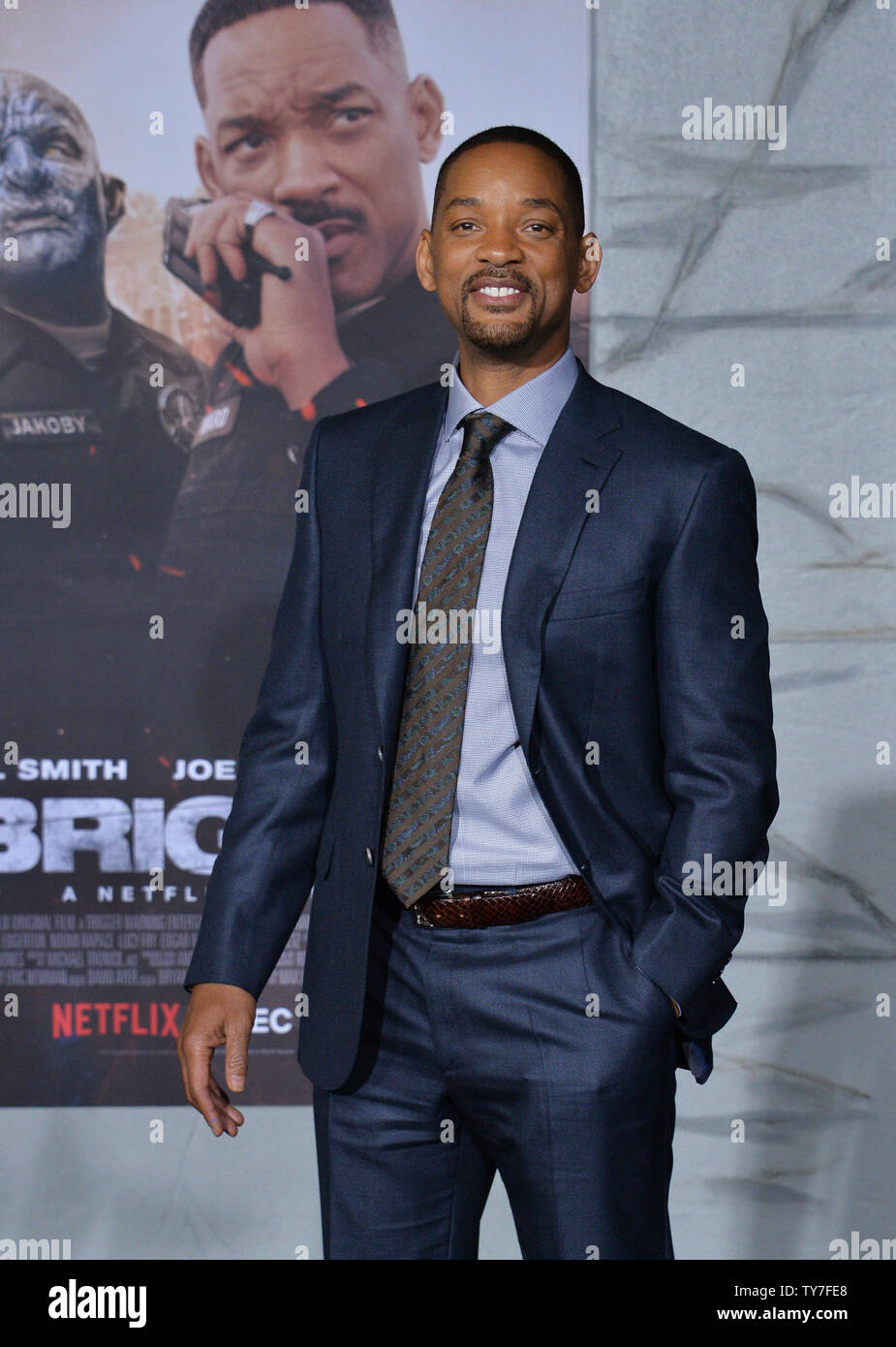 Will Smith acteur assiste à la première de The Motion Picture science-fiction thriller 'Luminosité' au Regency Village Theatre dans la section de Westwood Los Angeles le 13 décembre 2017. Scénario : Situé dans un monde où les créatures mystiques vivent côte à côte avec les humains. Un cop est forcé de travailler avec un orque pour trouver une arme tout le monde est prêt à tuer pour. Photo par Jim Ruymen/UPI Banque D'Images