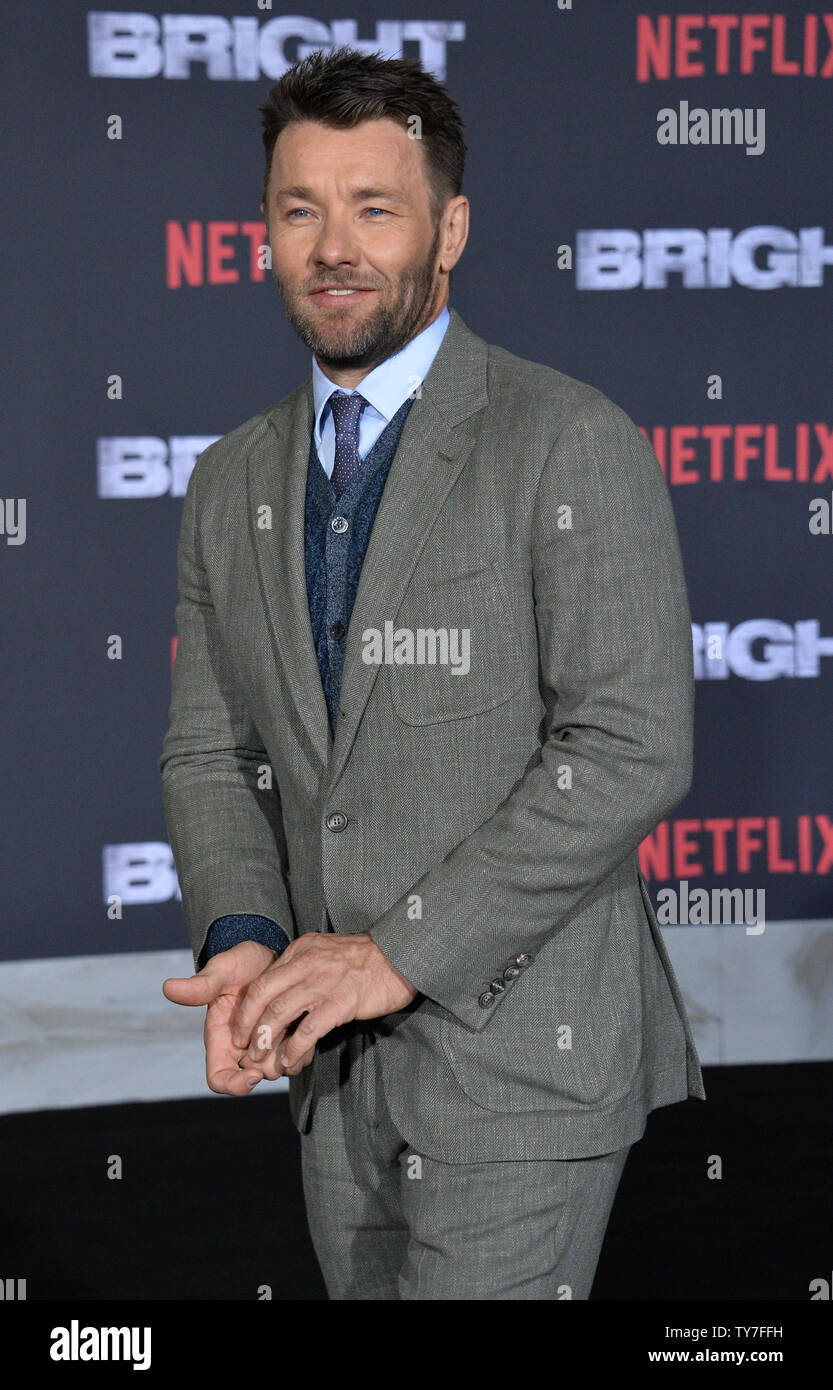 Joel Edgerton acteur assiste à la première de The Motion Picture science-fiction thriller 'Luminosité' au Regency Village Theatre dans la section de Westwood Los Angeles le 13 décembre 2017. Scénario : Situé dans un monde où les créatures mystiques vivent côte à côte avec les humains. Un cop est forcé de travailler avec un orque pour trouver une arme tout le monde est prêt à tuer pour. Photo par Jim Ruymen/UPI Banque D'Images