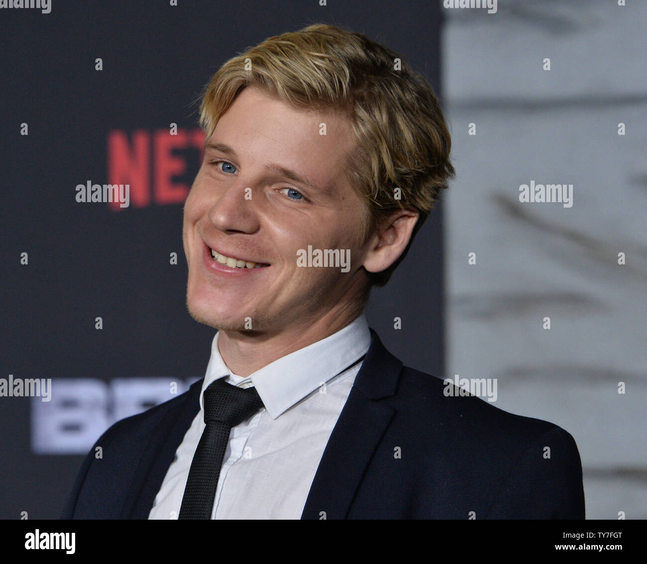 Une hypothèse d'acteur Lucy Fry assister à la première mondiale de la motion picture science-fiction thriller 'Luminosité' au Regency Village Theatre dans la section de Westwood Los Angeles le 13 décembre 2017. Scénario : Situé dans un monde où les créatures mystiques vivent côte à côte avec les humains. Un cop est forcé de travailler avec un orque pour trouver une arme tout le monde est prêt à tuer pour. Photo par Jim Ruymen/UPI Banque D'Images