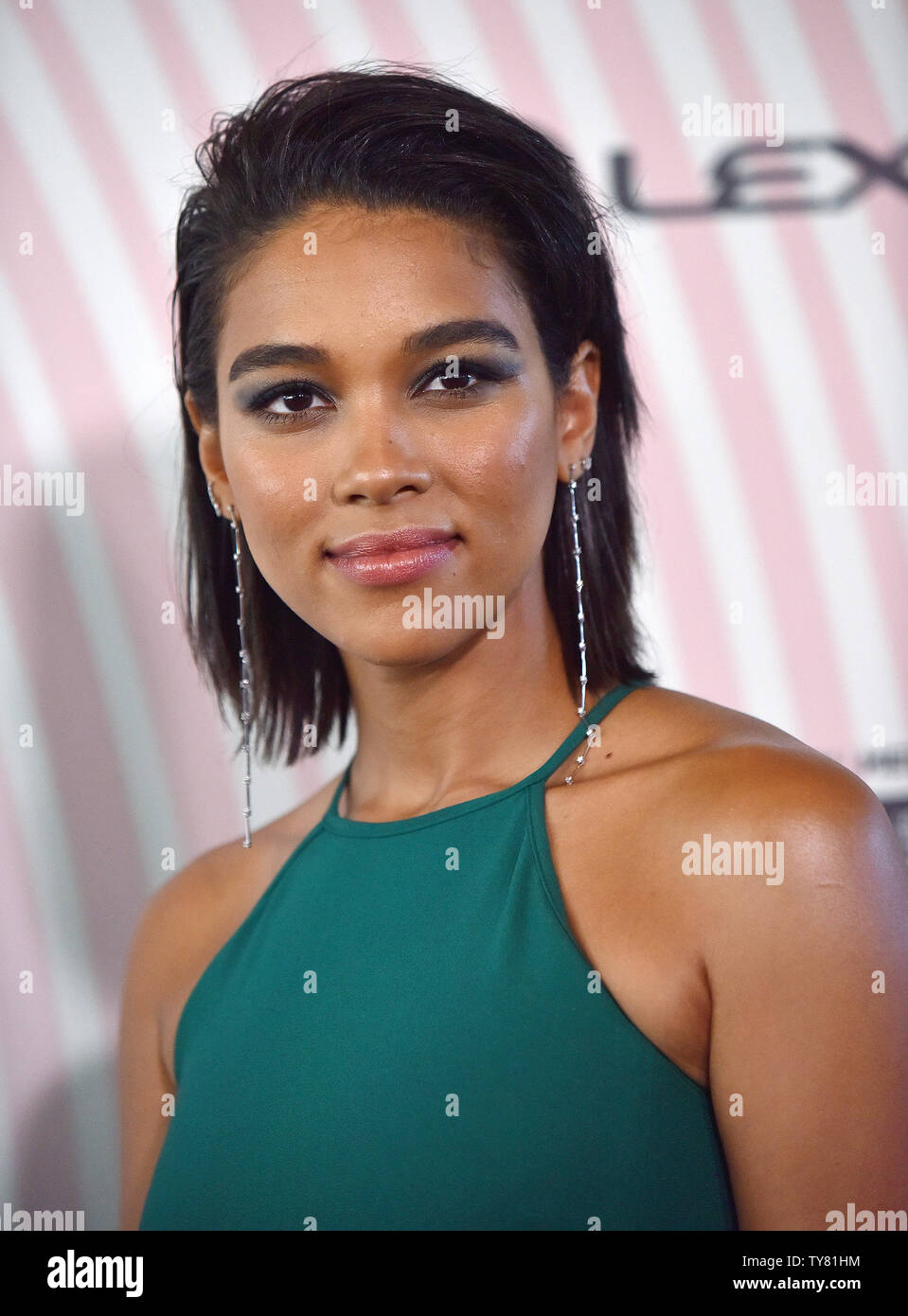 Alexandra Shipp assiste à la Women in Film Crystal  + Lucy Awards 2018 à l'hôtel Beverly Hilton à Beverly Hills, Californie le 13 juin 2018. Shipp est mis à l'honneur avec le Women in Film Max Mara font face à de l'avenir. Photo de Chris Chew/UPI Banque D'Images