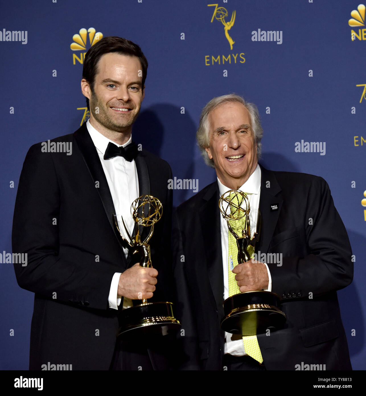 Bill Hader (L), lauréat du prix pour l'acteur principal dans une série comique pour 'Barry' et Henry Winkler, lauréat du prix d'excellence acteur de soutien dans une série comique pour "Barry" apparaissent dans les coulisses pendant la 70e Primetime Emmy Awards annuels lors du Microsoft Theatre dans le centre-ville de Los Angeles le 17 septembre 2018. Photo par Christine Chew/UPI Banque D'Images