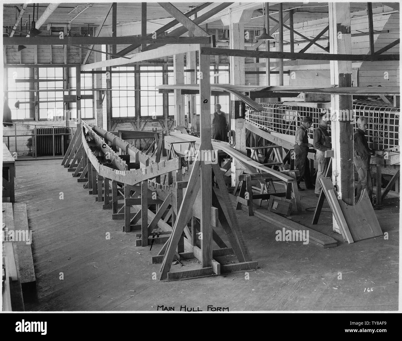 Forme de coque principale ; la portée et contenu : Les photographies illustrant les procédés de fabrication utilisés dans la construction de l'HS-2L bateaux volants par la Boeing Airplane Company. Banque D'Images