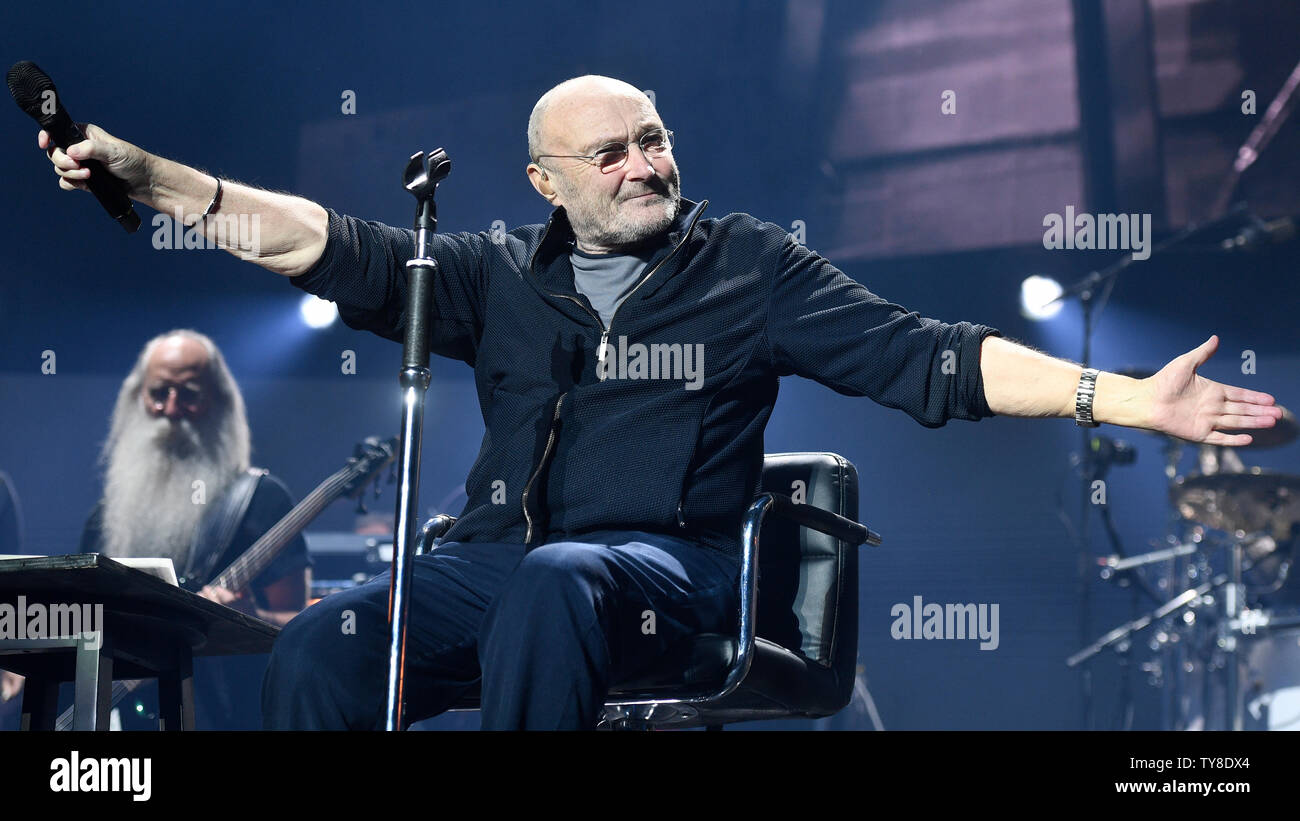 Prague, République tchèque. 25 Juin, 2019. Chanteur Phil Collins effectue durant son concert à Prague, République tchèque, le 25 juin 2019. Credit : Michal Kamaryt/CTK Photo/Alamy Live News Banque D'Images