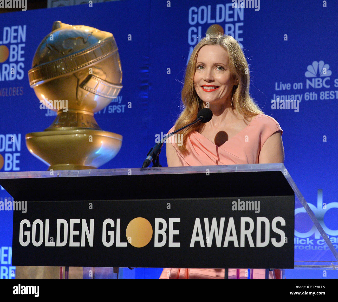 L'actrice Leslie Mann annonce les nominés pour la 77e assemblée annuelle Golden Globe Awards au Beverly Hilton Hotel à Beverly Hills, Californie le 6 décembre 2018. Photo par Jim Ruymen/UPI Banque D'Images