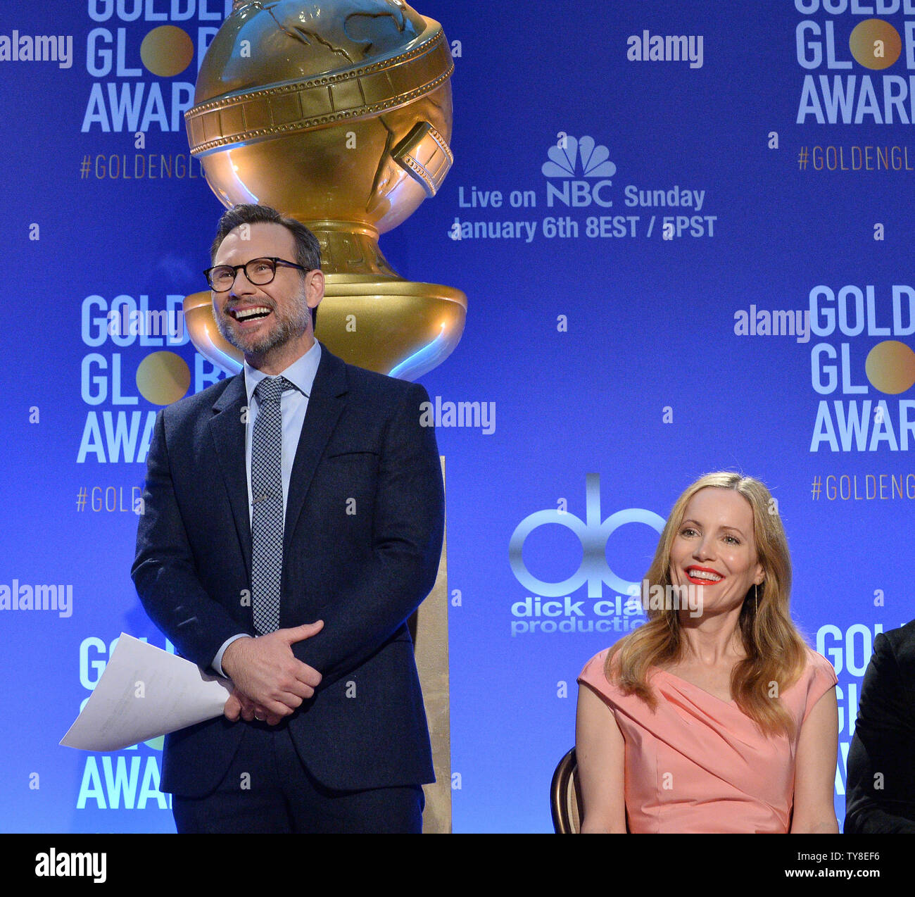 Acteurs Christian Slater et Leslie Mann préparer d'annoncer les nominés pour la 76e Golden Globe Awards au Beverly Hilton Hotel à Beverly Hills, Californie le 6 décembre 2018. Photo par Jim Ruymen/UPI Banque D'Images