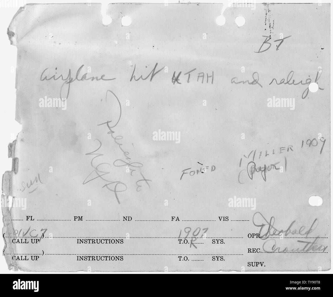 Le message relatif à l'attaque sur Pearl Harbor. ; Portée et contenu : Ce message est un rapport d'action de l'USS RALEIGH (CL 7) sur la première vague d'attaque de son et l'USS UTAH (AG16). Banque D'Images