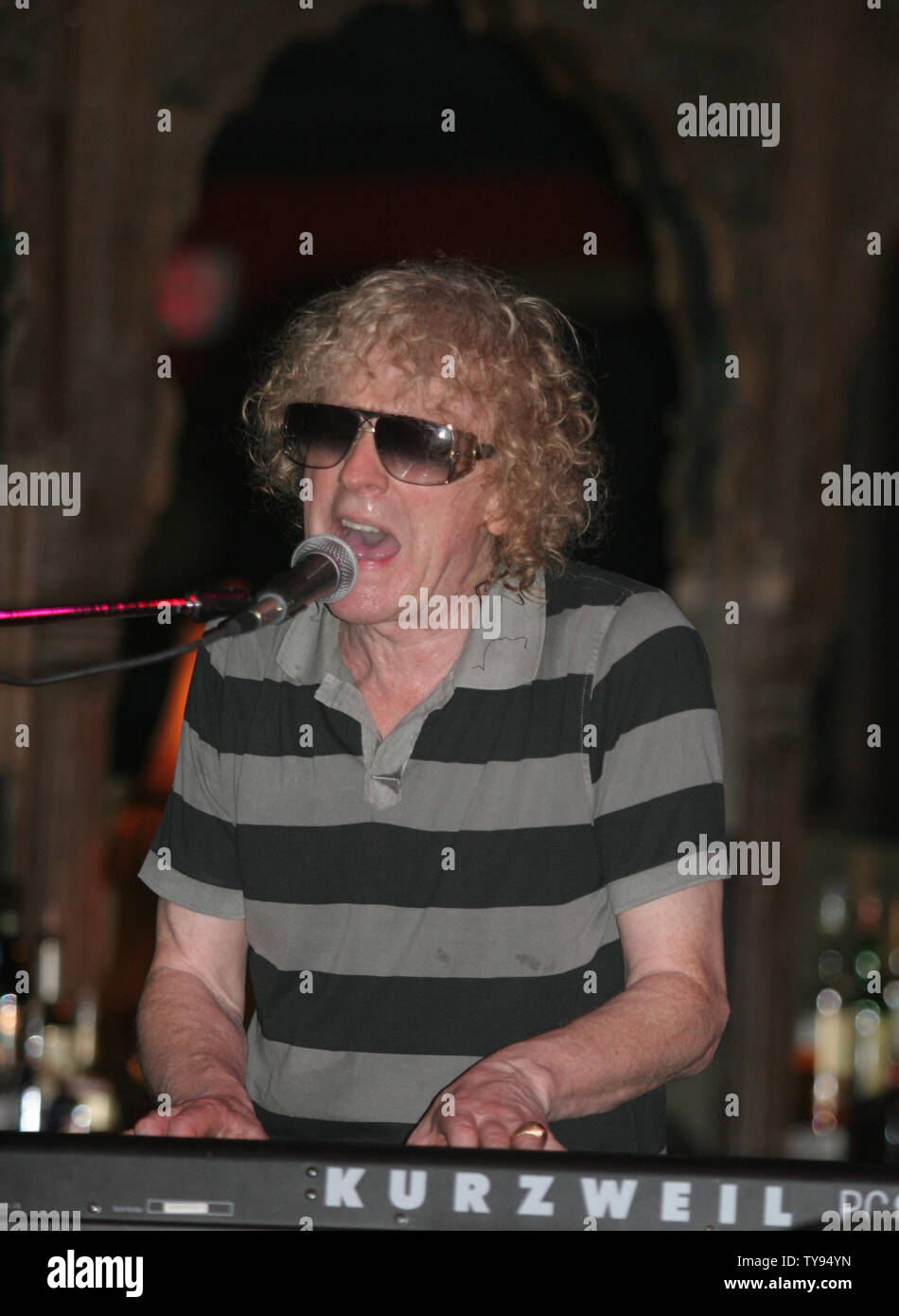 Rock 'N' Roll legend Ian Hunter il se produit au Canyon Club à Las Vegas le 14 juin 2007. Ancien "ott Bénabar' leader a lancé une tournée dans certaines villes à l'appui de son nouveau CD "hrunken Chefs'. (Photo d'UPI/Daniel Gluskoter) Banque D'Images