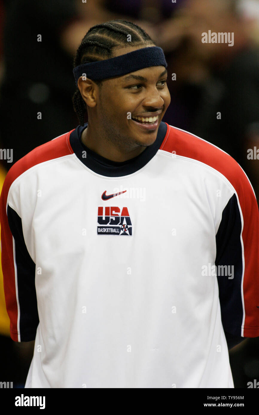 Carmelo Anthony des Nuggets de Denver vous attend pour sa médaille d'or du Team USA 118-81 suivants clinchage tournoi victoire sur l'Argentine dans le dernier match de basket-ball de la FIBA Americas Championship au Thomas & Mack Center de Las Vegas, Nevada le 2 septembre 2007. (Photo d'UPI/Daniel Gluskoter) Banque D'Images