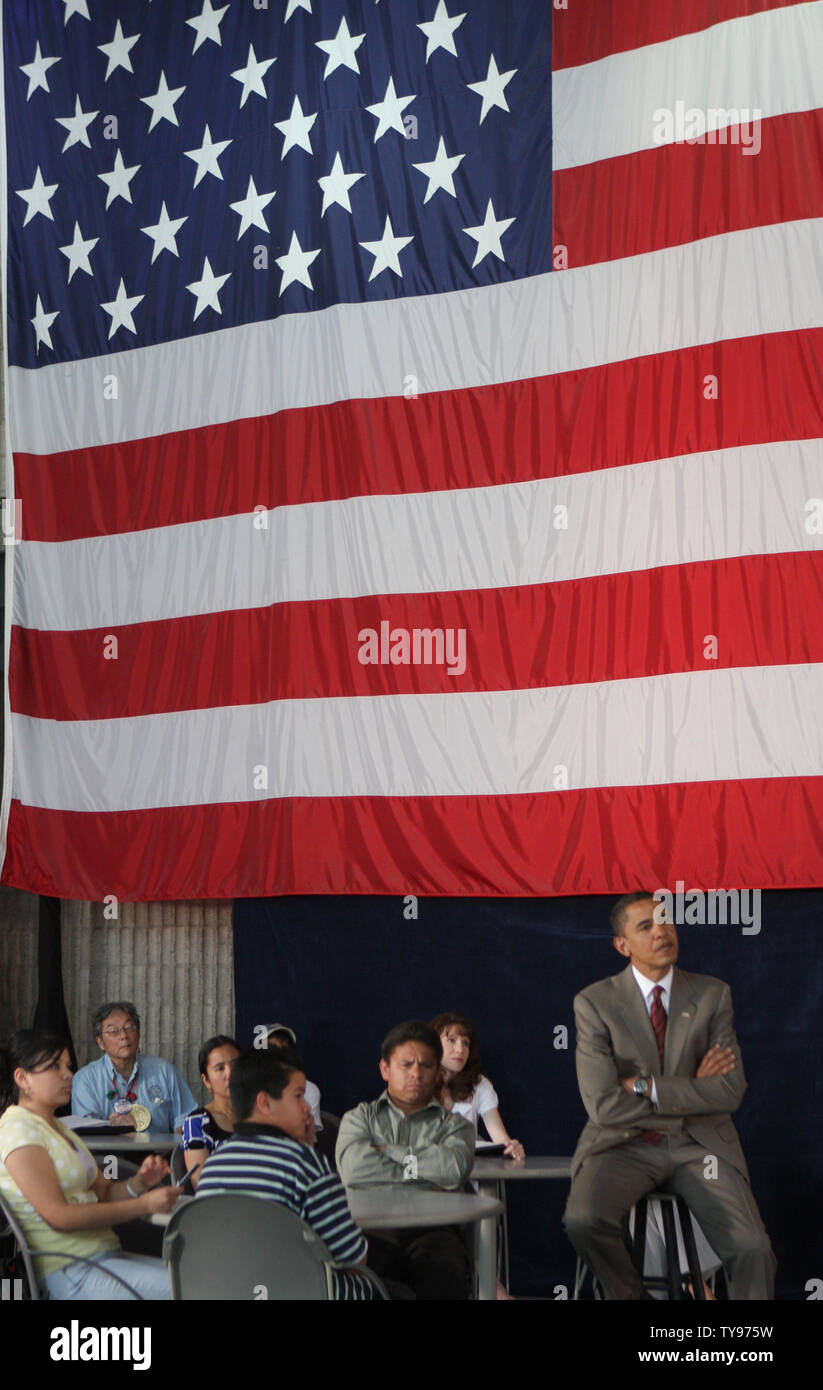 Barack Obama apparaît au College of Southern Nevada à North Las Vegas le 27 mai 2008. La présomption de candidat démocrate à la présidence a pris part à une discussion sur la protection de l'accession à la propriété avec les résidents locaux. (Photo d'UPI/Daniel Gluskoter) Banque D'Images