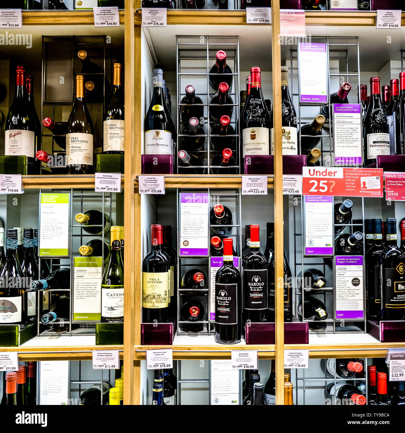 Le marché des boissons alcoolisées ont été de 837 milliards de dollars en 2017 soit une augmentation de 3 %. Le marché du vin lui-même va atteindre 439 milliards $ en 2023. Banque D'Images