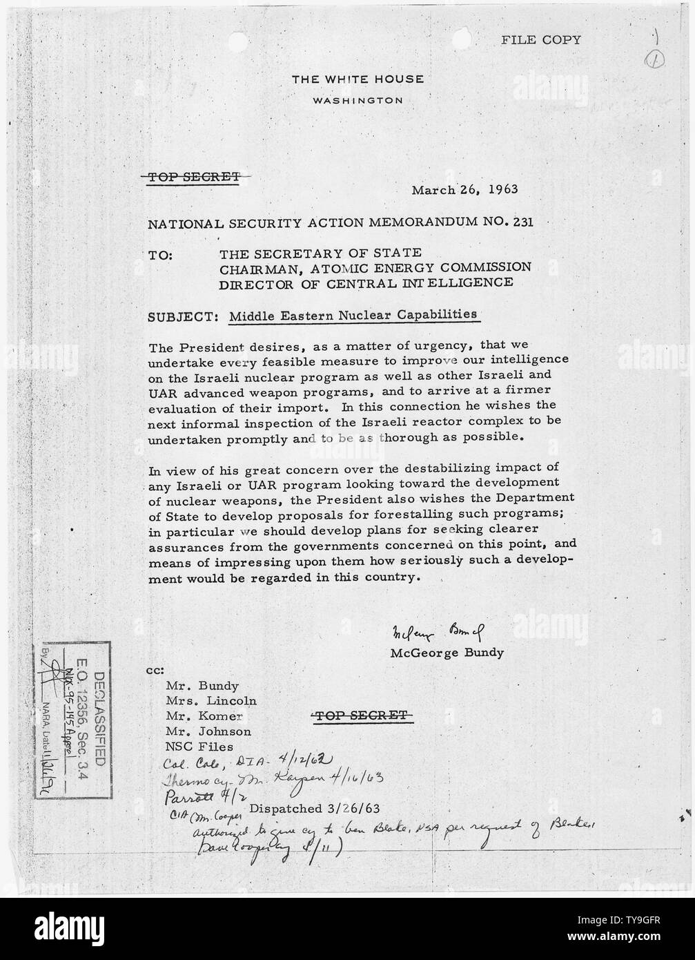 Action de sécurité nationale Note n° 231 d'une capacité nucléaire du Moyen-Orient ; la portée et contenu : Note pour le secrétaire d'État, Président, Commission de l'énergie atomique, Directeur de l'Agence centrale de renseignement sur l'amélioration de la qualité des renseignements concernant les capacités nucléaires d'Israël et la République arabe unie. Banque D'Images