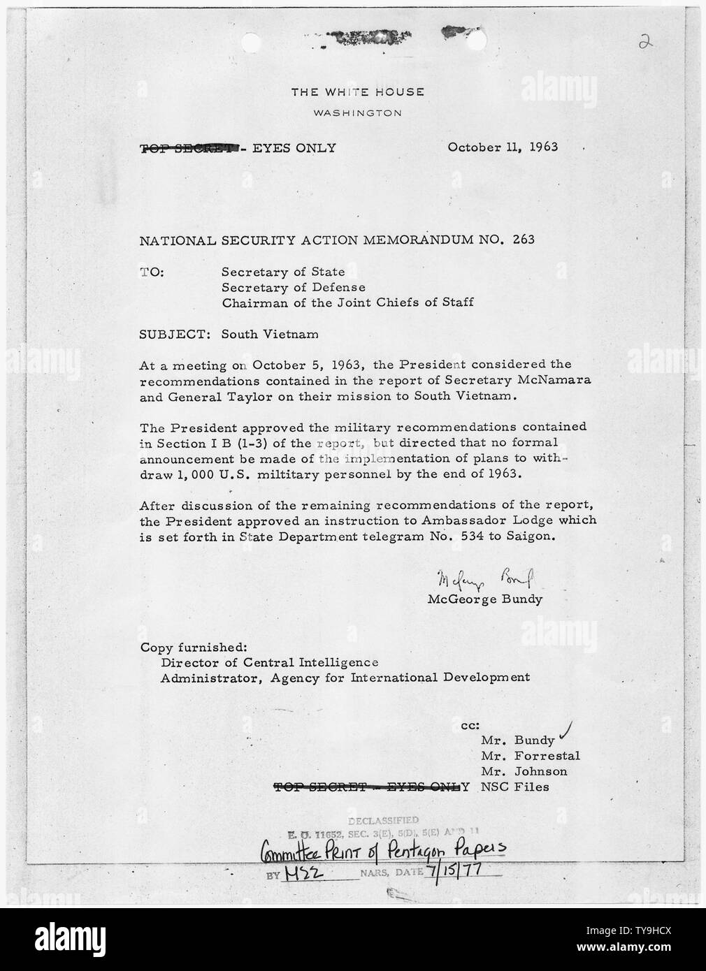 Action de sécurité nationale Note n° 263 Le Vietnam du Sud ; la portée et contenu : Note pour le secrétaire d'État, Ministre de la Défense, président, Comité des chefs du personnel sur l'examen de retirer 1 000 membres du personnel militaire des États-Unis à partir de Vietnam du Sud d'ici la fin de 1963. Banque D'Images