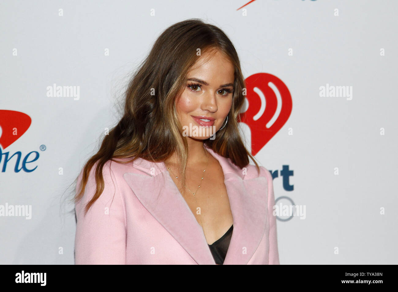 L'actrice Debby Ryan arrive pour l'iHeartRadio Music Festival à T