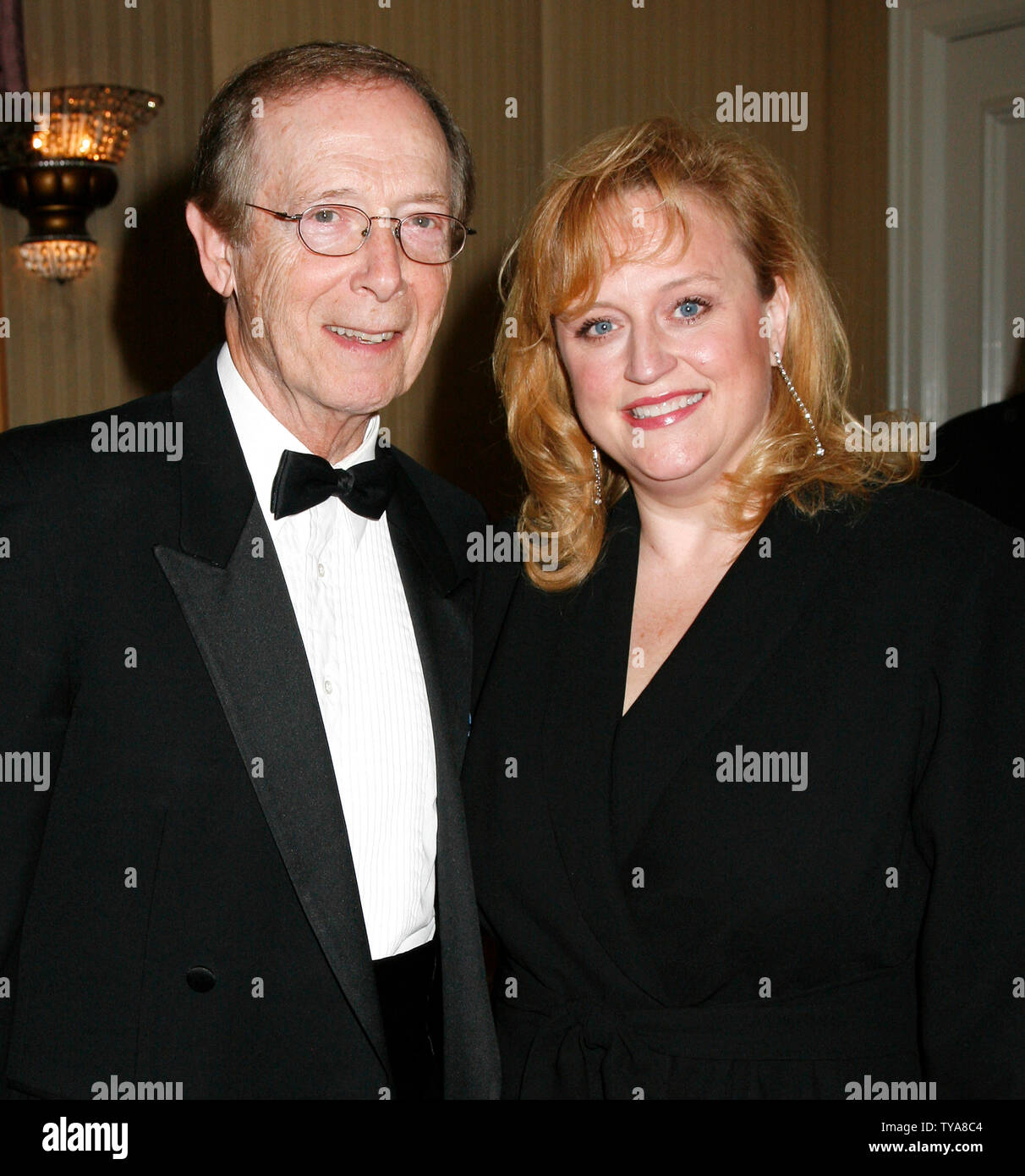 Bernie Kopell et Katrina Kopell arrivent sur le tapis rouge à la 18e Nuit des étoiles 100 Oscar viewing party au Beverly Hills Hotel à Los Angeles, Californie le 24 février 2008. (Photo d'UPI/David Silpa) Banque D'Images