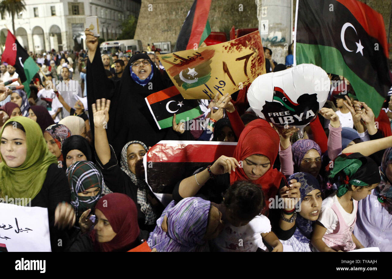 Les libyens célèbrent la chute de Mouammar Kadhafi l'administration à la Place des Martyrs à Tripoli dans la nuit du 30 août 2011, quand le Ramadan a pris fin. UPI/Tarek. Elframawy. Banque D'Images