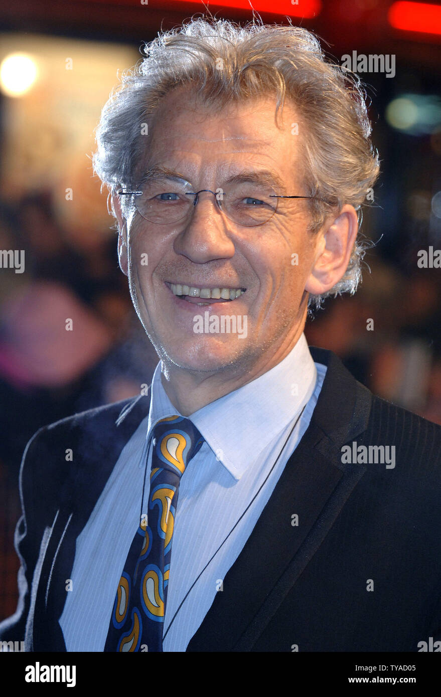 L'acteur britannique Ian McKellen assiste à la première mondiale de la Madame Henderson Présente à vue,Leicester square à Londres le 23 novembre 2005. (Photo d'UPI/Rune Hellestad) Banque D'Images