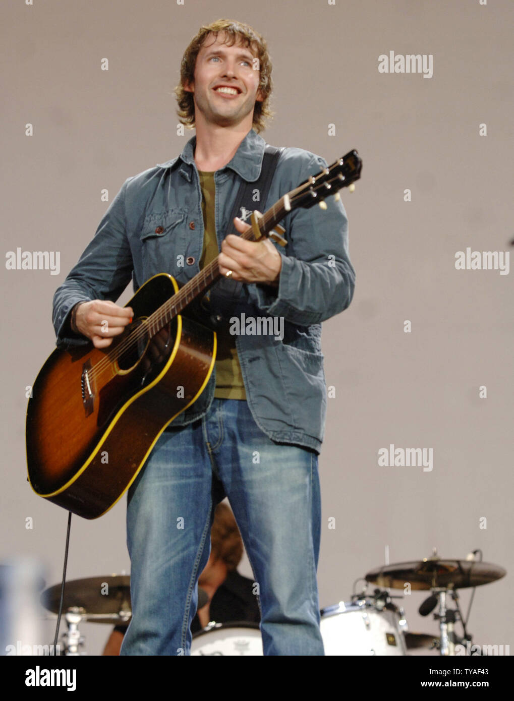 Auteur-compositeur-interprète britannique James Blunt en prestation au Festival sans fil 02 dans Hyde Park à Londres en juin 2006. (Photo d'UPI/Rune Hellestad) Banque D'Images