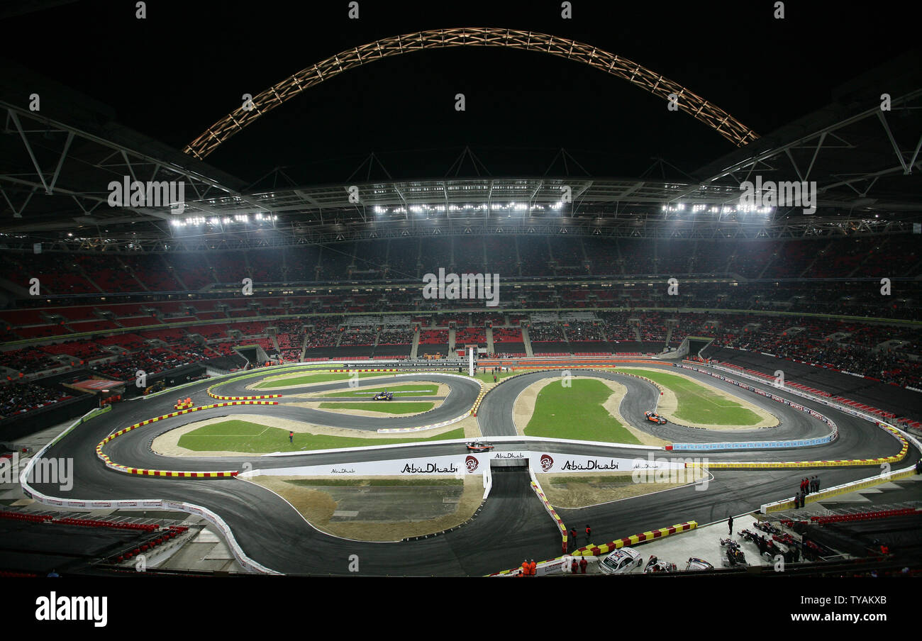 Une vue générale, montre la voie dans la Course des Champions 2007 au Stade de Wembley à Londres le 16 décembre 2007. Plus de 1800 tonnes de tarmac transformé ce sport national des Anglais's stadium. (Photo d'UPI/Hugo Philpott). Banque D'Images