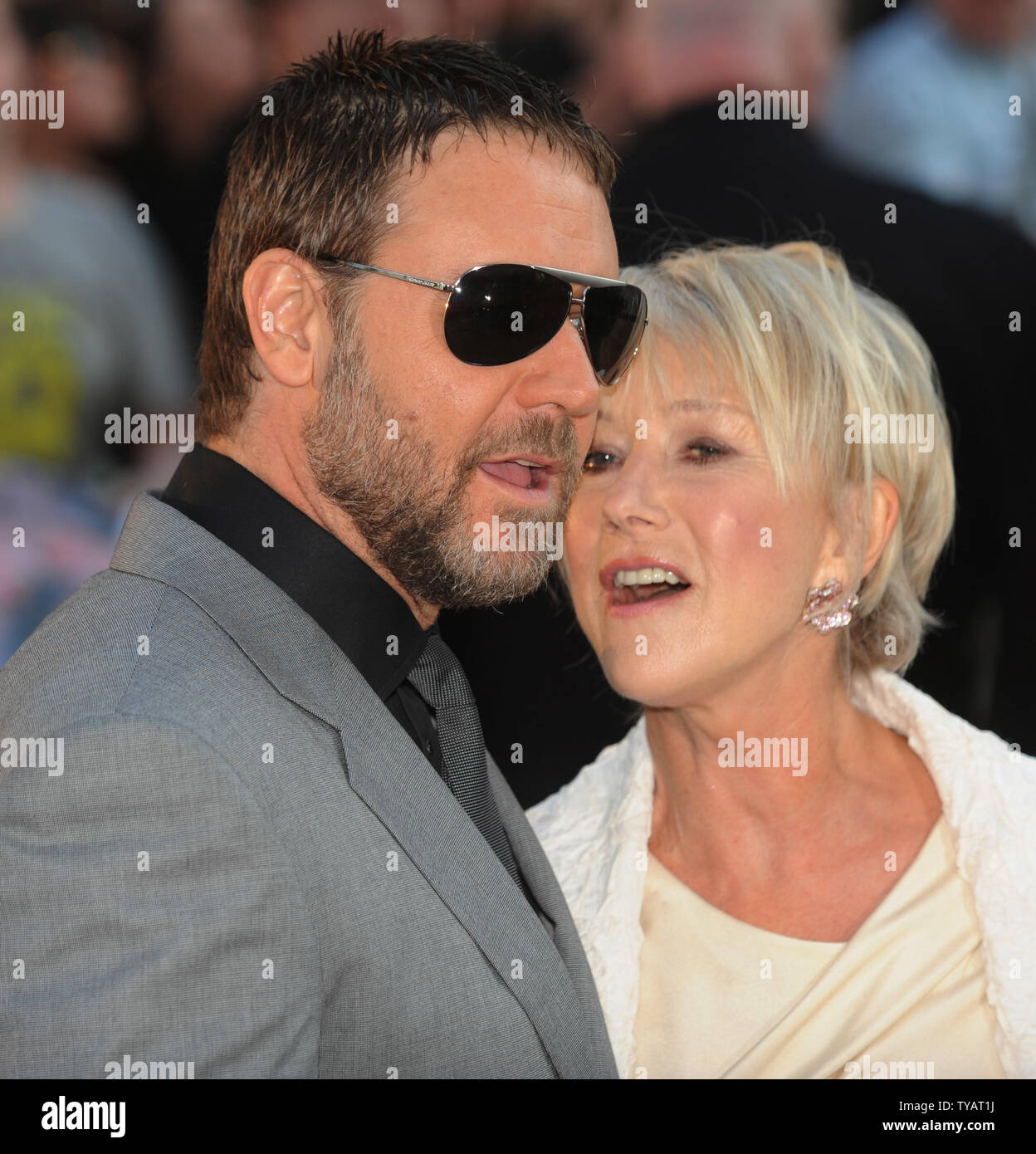 L'actrice britannique Helen Mirren et l'acteur australien Russell Crowe assister à la première de "l'état de jouer" à l'Empire, de Leicester Square à Londres le 21 avril 2009. (Photo d'UPI/Rune Hellestad) Banque D'Images