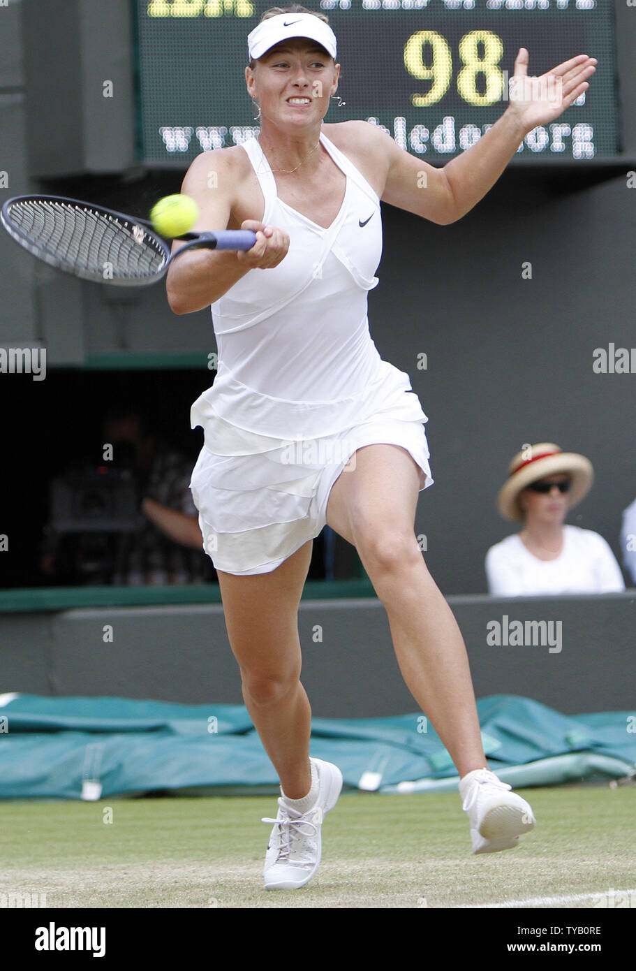 La Russie joue contre Maria Sharapova Barbora Zahlavova Strycova tchèque sur le sixième jour de la Wimbledon à Wimbledon le 26 juin 2010. UPI/Hugo Philpott Banque D'Images