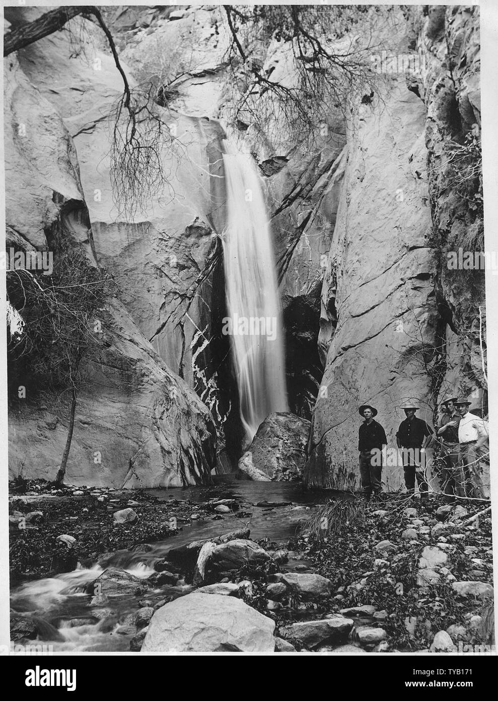 Palm Springs. Tahquitz Falls ; Portée et contenu : Les rapports contiennent des informations sur les questions d'irrigation pour une variété d'agences indiennes sous le contrôle de la région de Portland Office y compris les agences de l'Idaho, Oregon, Washington, Californie, l'Utah et l'Arizona. Banque D'Images