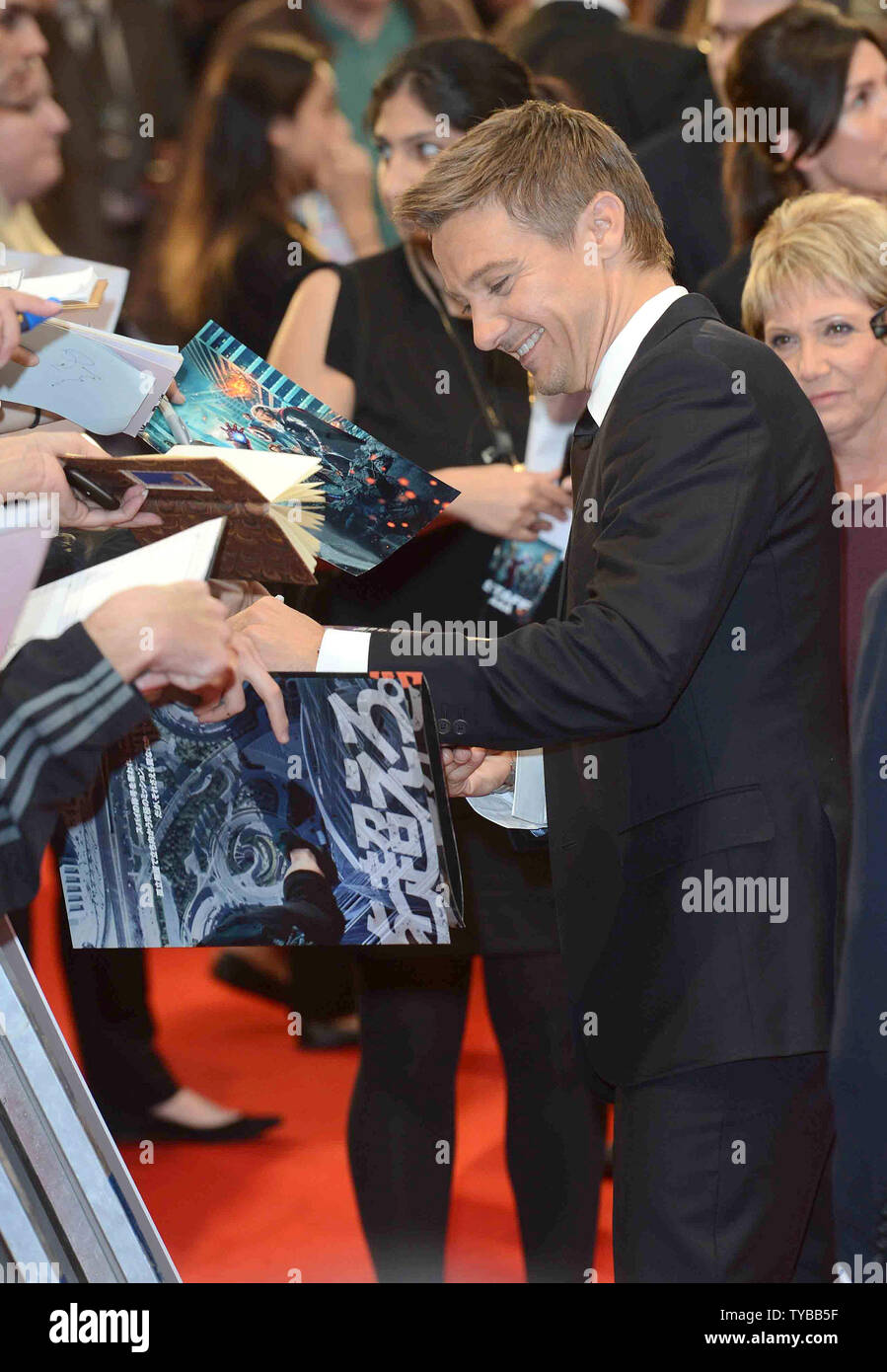 L'acteur américain Jeremy Renner assiste à la première européenne de 'Merveille Avengers assemble' à vue Westfield à Londres le 19 avril 2012. UPI/Paul Treadway Banque D'Images