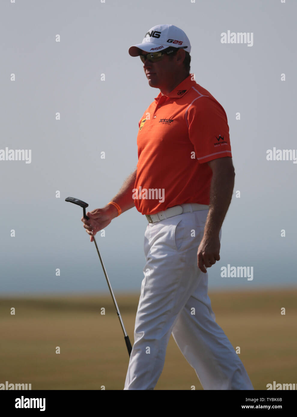 Lee Westwood l'Angleterre marche sur le cinquième livre vert sur le troisième jour de l'Open Championship 2013 Muirfield en Écosse, le 20 juillet , 2013. UPI/Hugo Philpott Banque D'Images