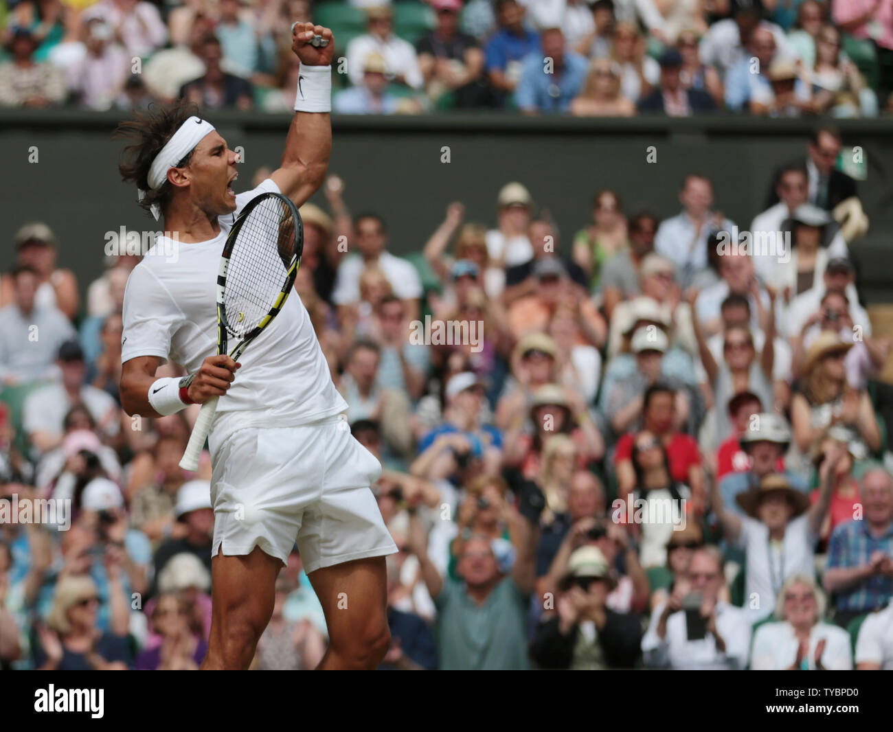 L'Espagne célèbre Rafa Nadal en gagnant son match contre République Tchèque Lukas Rasol sur le quatrième jour de la 2014 de Wimbledon à Londres le 26 juin 2014. Nadal a remporté le match 4-6, 7-6, 6-4, 6-4. UPI/Hugo Philpott Banque D'Images