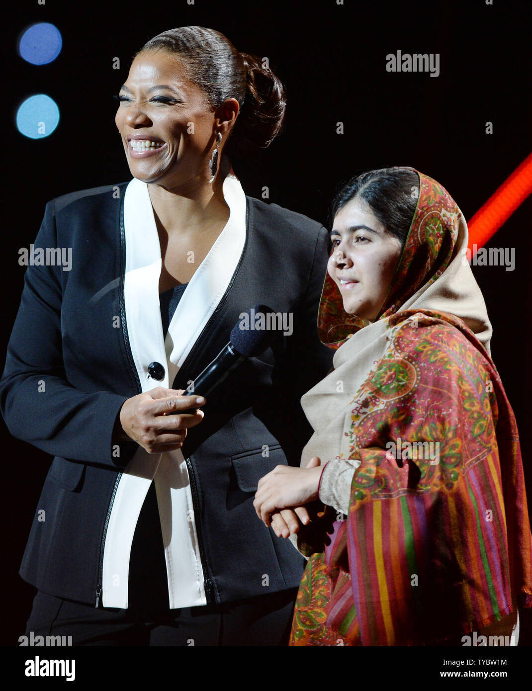 Pour l'activiste pakistanaise Malala Yousafzai l éducation des femmes et la chanteuse/ actrice Queen Latifah assister à l 'Concert du Prix Nobel de la paix' dans le Spektrum à Oslo le 11 décembre 2014. UPI/ Rune Hellestad Banque D'Images