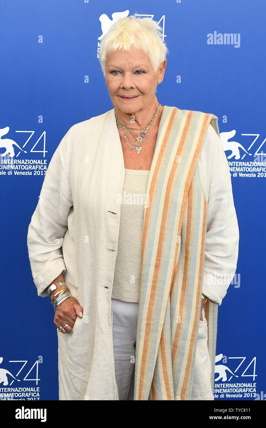 Actrice anglaise Judy Dench assiste à la 74e Festival du Film de Venise sur le Lido à Venise le 31 août 2017. Photo par Paul Treadway/UPI Banque D'Images