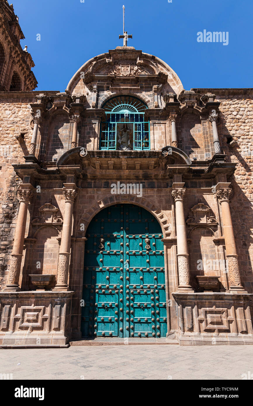 Fenêtre sur le couvent et l'église de La Merced à Cusco, Pérou, Amérique du Sud, Banque D'Images