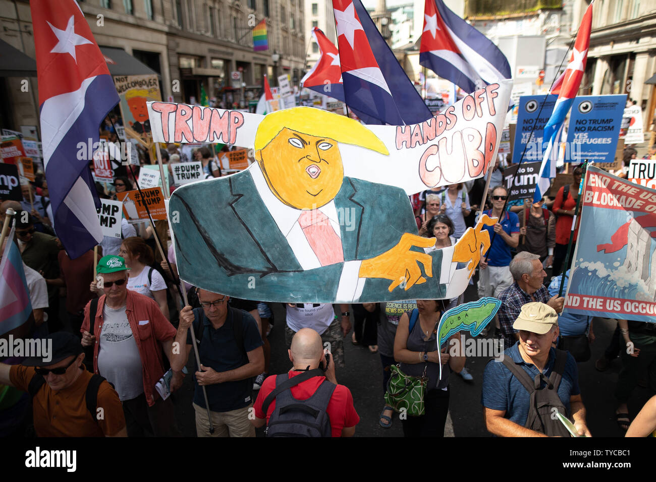 Les manifestants de mars Portland Place à Trafalgar Square dans une protestation contre le président américain, Donald Trump's UK visiter le 13 juillet 2018 à Londres, en Angleterre. Photo par Joel Goodman/UPI Banque D'Images